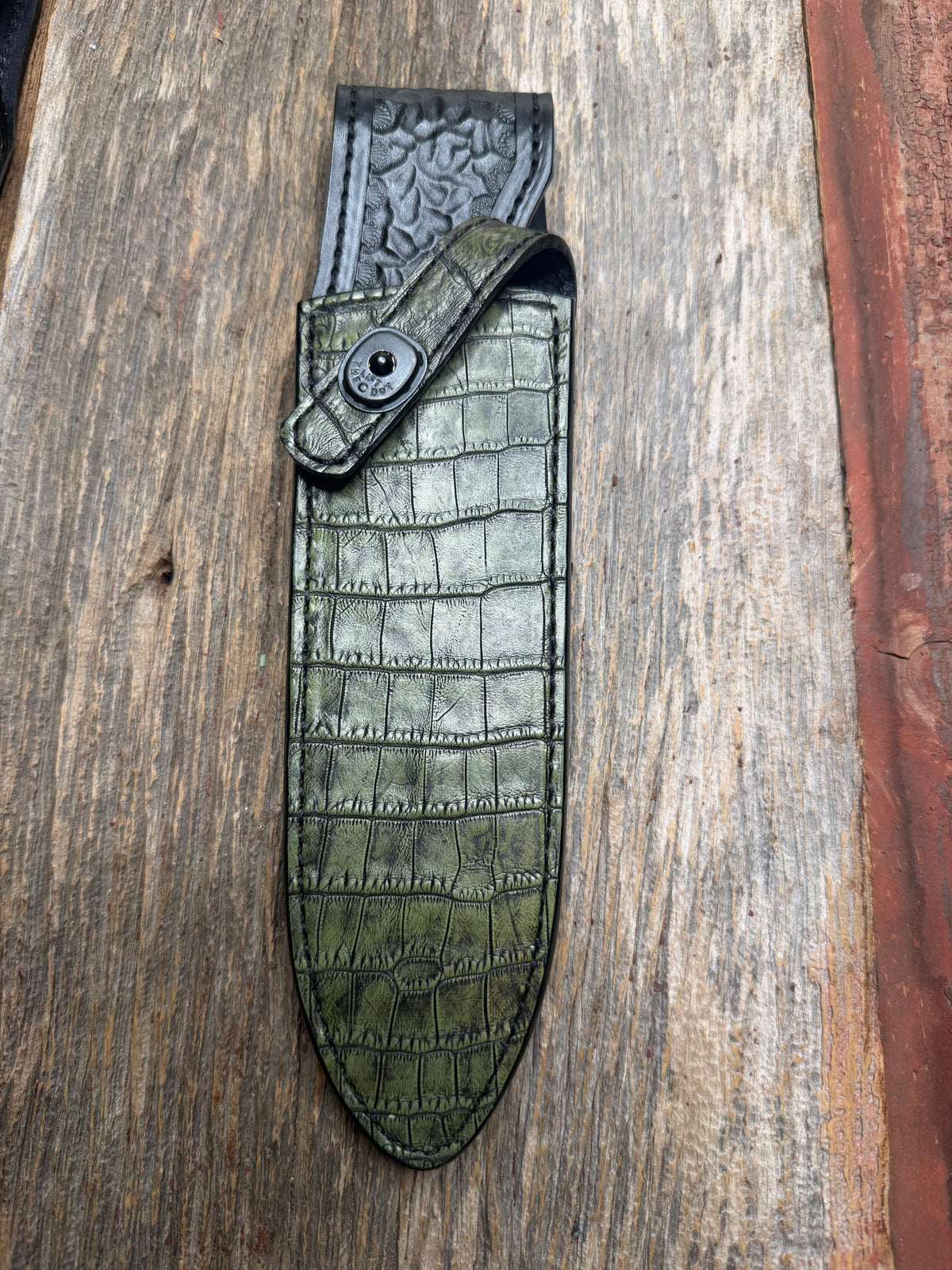 New Randall Model Clinton Special Sheath in Exotic Army Green Matte Crocodile from Treeman with the newest Black Canteen snap. Killer sheath.