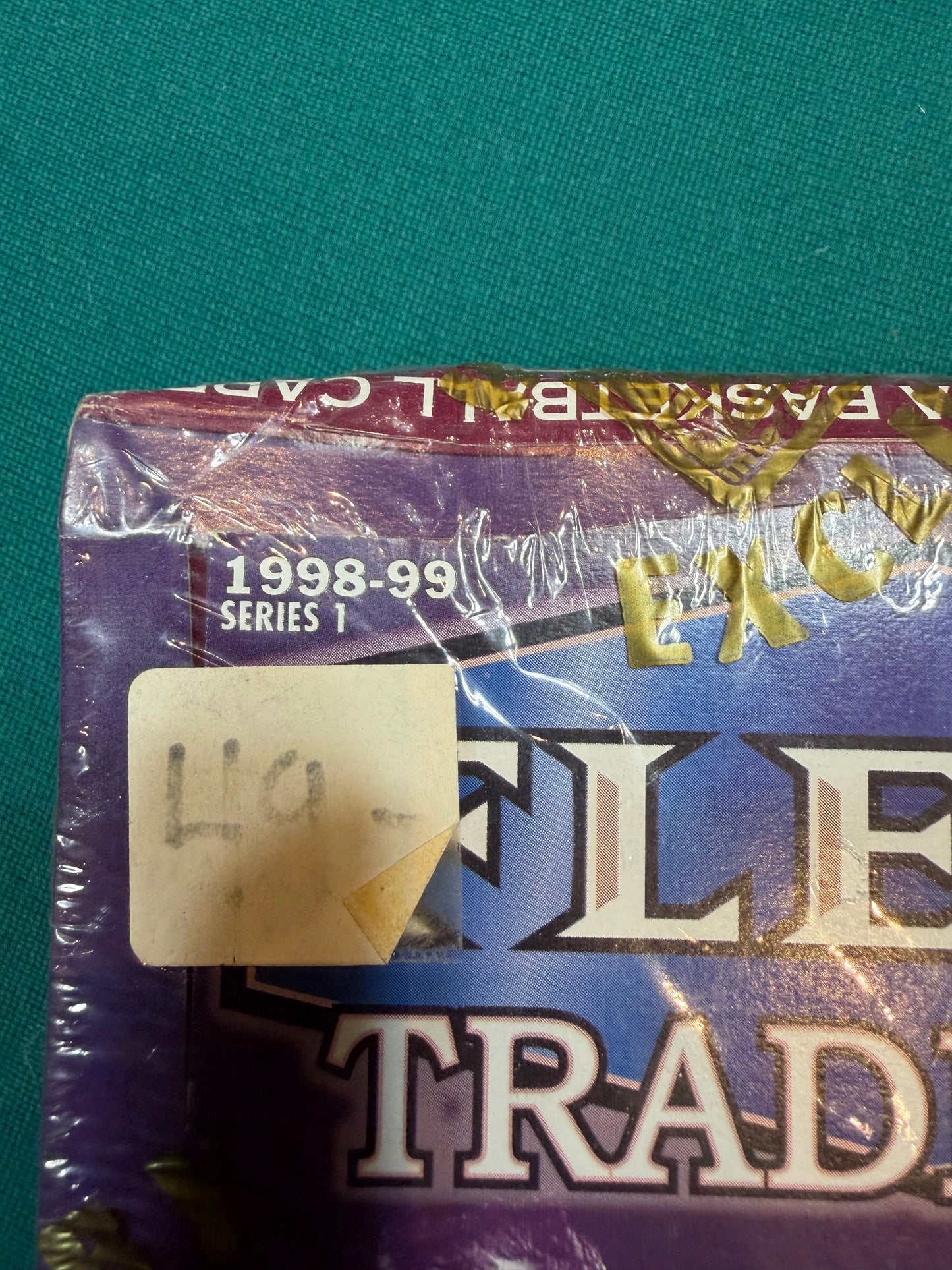 1998/99 Fleer Tradition Basketball Hobby Box Series 1 (36) packs per box. Factory Sealed!