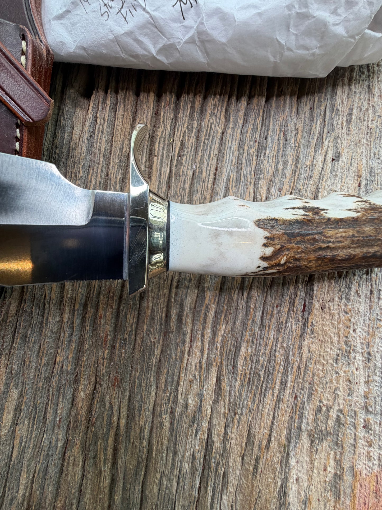New in Paper Randall Model 19-5 with a nice Stag finger grooves handle. Nickel silver Single Hilt a Nickel silver collar, natural end, Stainless steel blade.