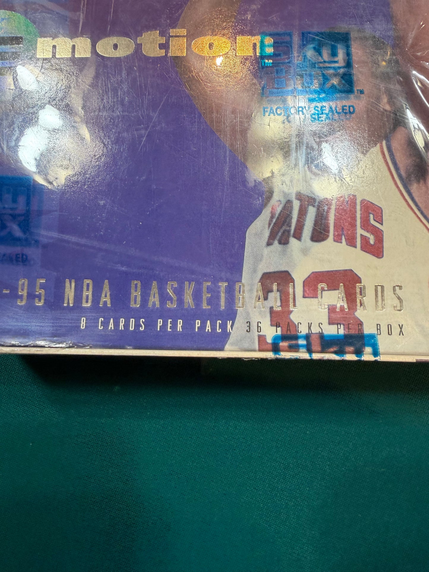 1994/95 Skybox Emotions Basketball  Hobby Box Series ( 36) packs per box.
