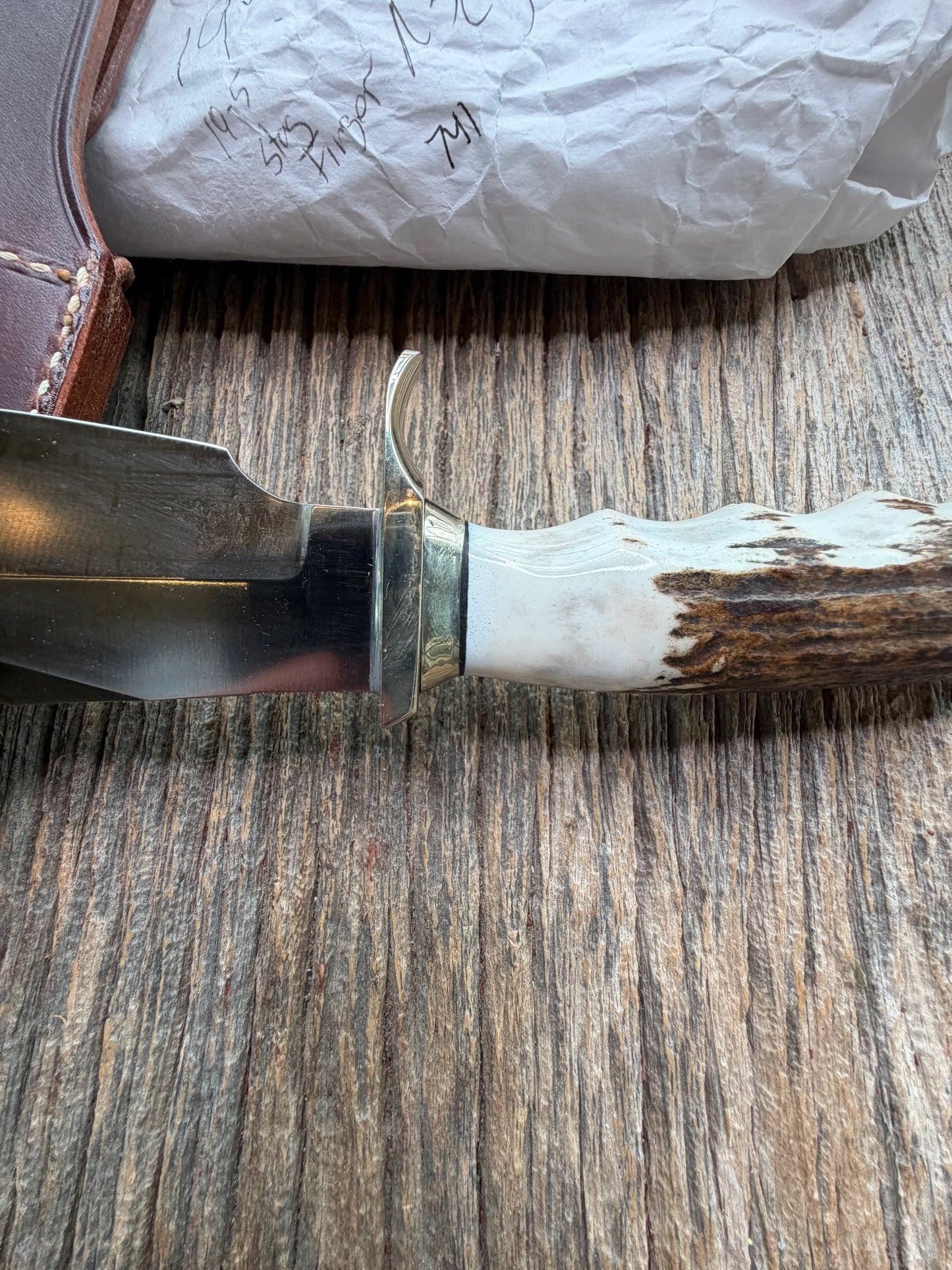 New in Paper Randall Model 19-5 with a nice Stag finger grooves handle. Nickel silver Single Hilt a Nickel silver collar, natural end, Stainless steel blade.