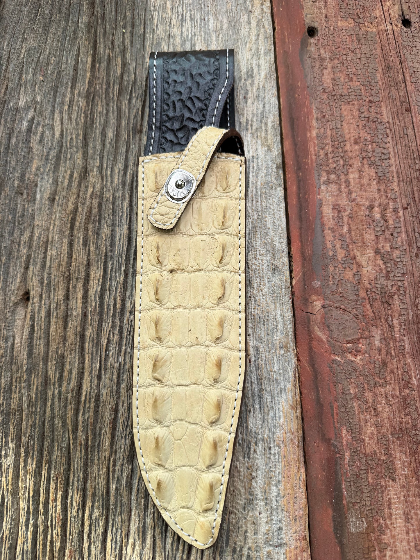 New Randall Model 12-9/14 Grind Sheath in Exotic Ivory Matte Crocodile (tail portion) from Treeman with a silver Canteen snap. Killer sheath.