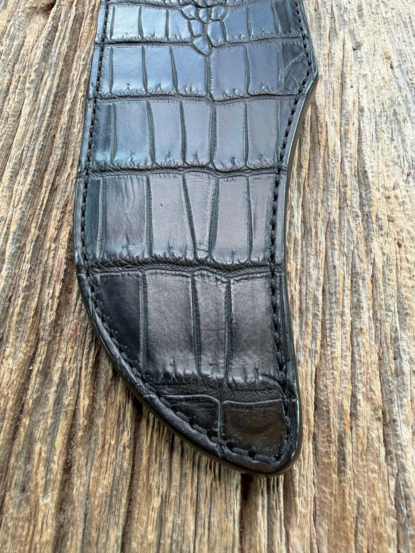New Randall Model 12-11 Smitty Sheath in Exotic Black Matte Crocodile Anus from Treeman with the newest Black Canteen snap. Killer sheath.