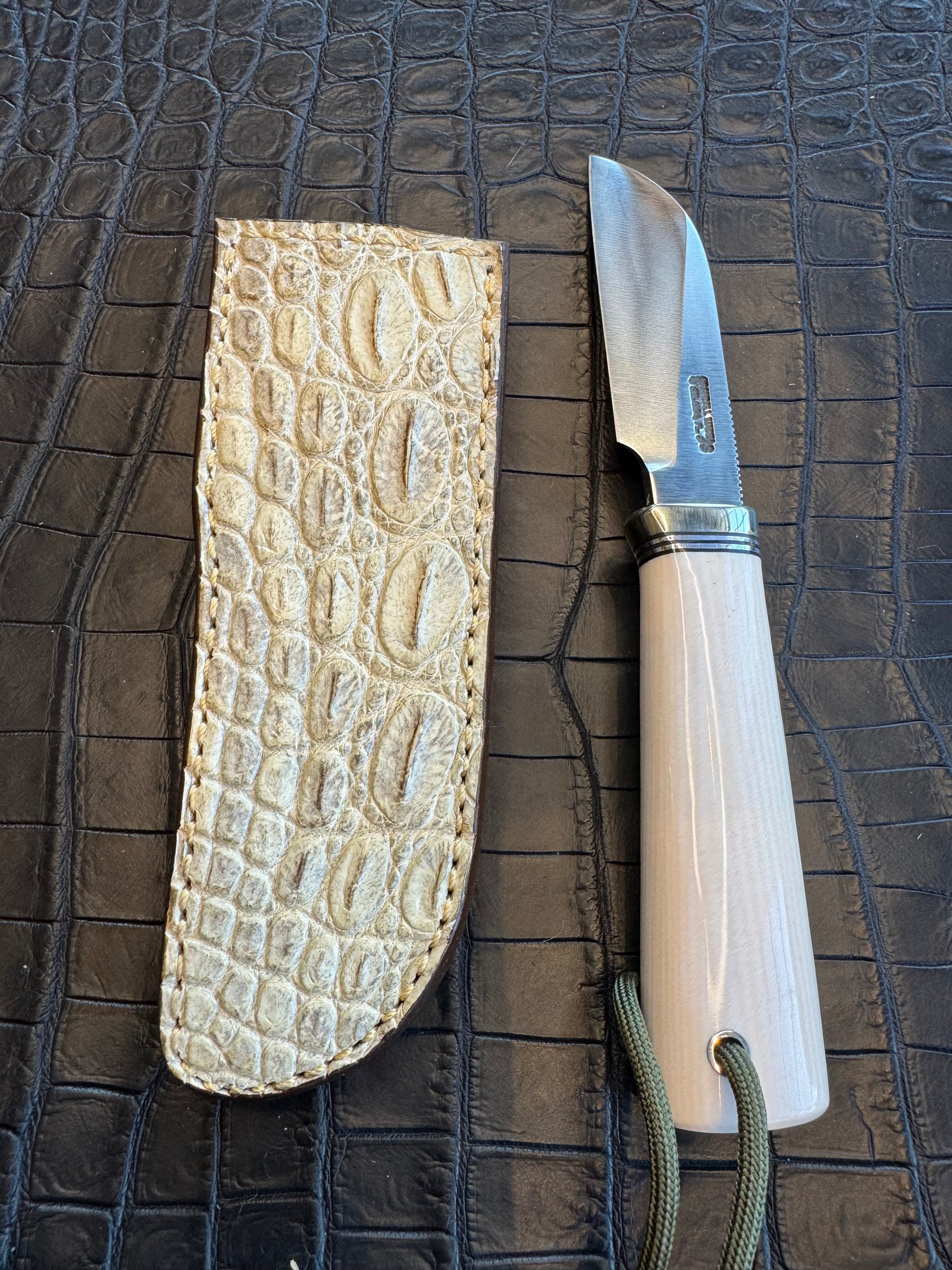 Randall Cattleman Model Sheath in Exotic Ivory Hornback Crocodile Skin from Treeman. Sheath only