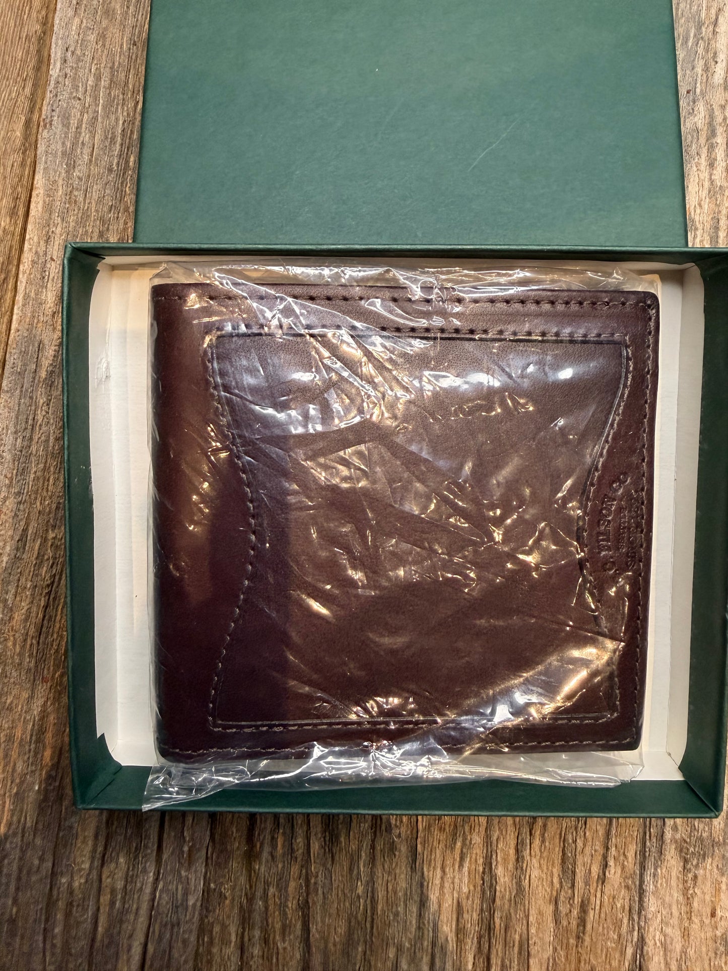 Filson All Leather Packer Wallet in Brown, new in the box. Rare item in soft Horween leather. Made in USA