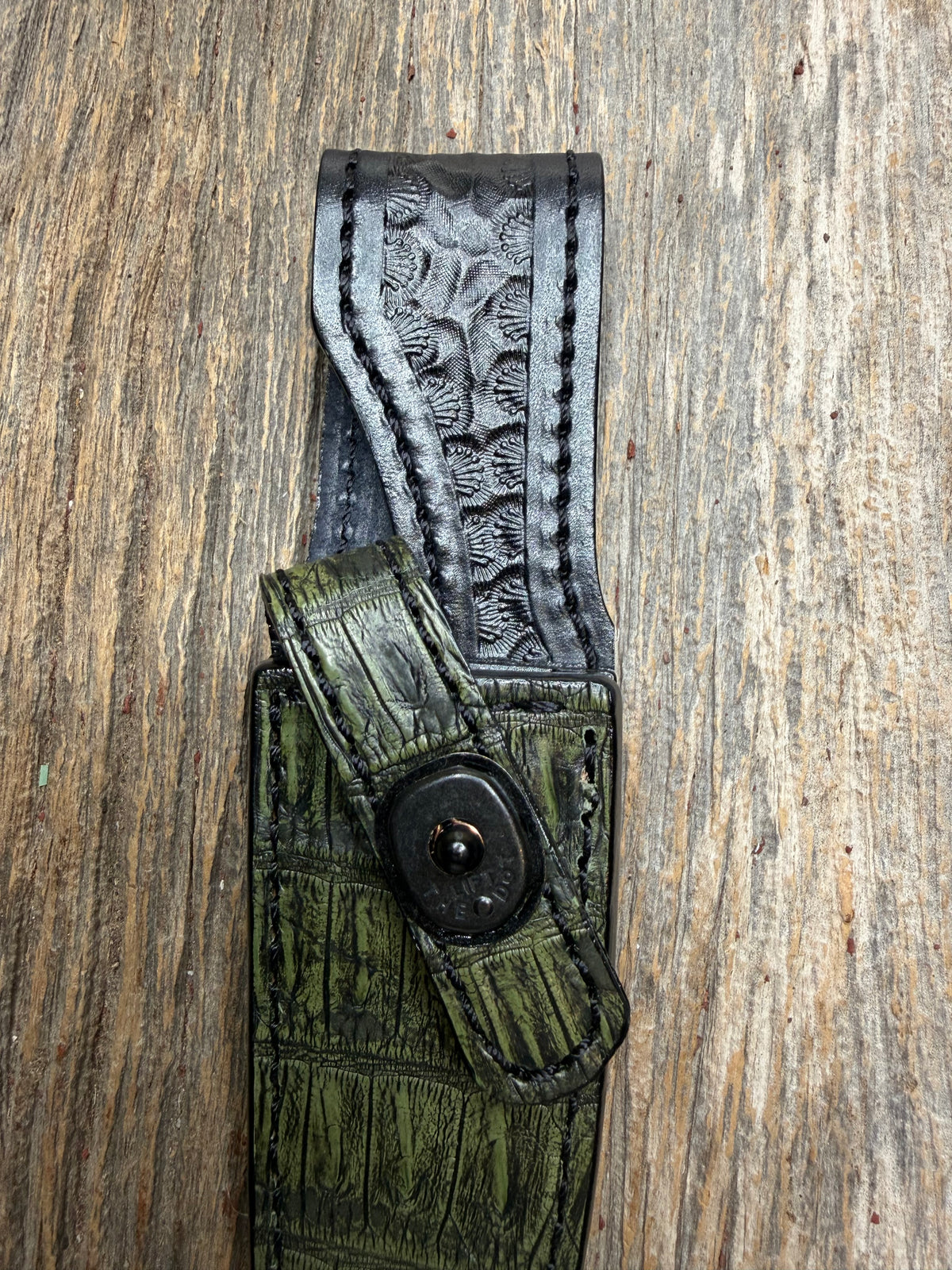 New Randall Model 8-4 Sheath in Exotic Army Green Matte Crocodile from Treeman with the newest Black Canteen snap. Killer sheath.