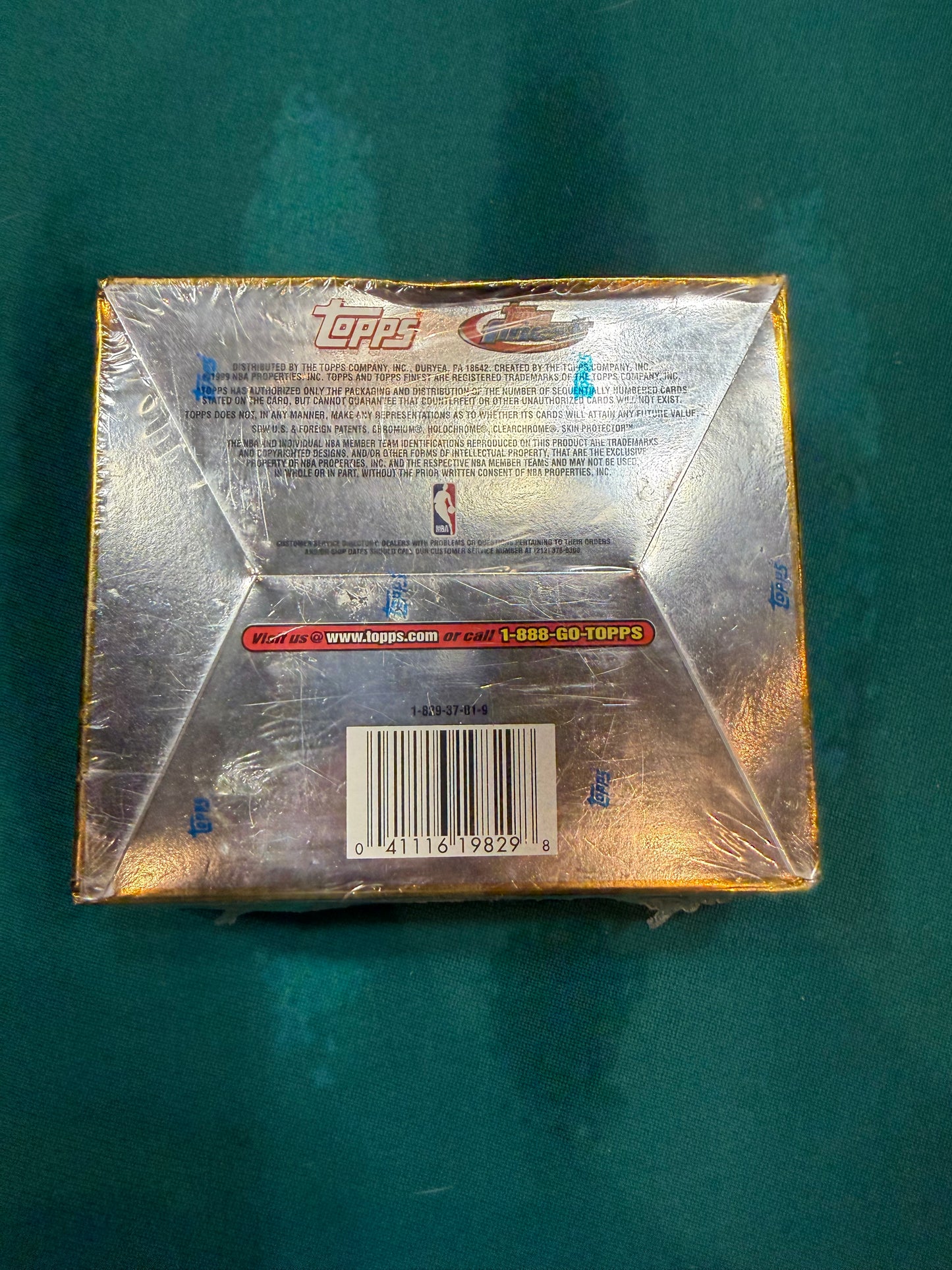 1999/2000 Finest Basketball Hobby Box Series 1 (24) packs per box. Factory Sealed!
