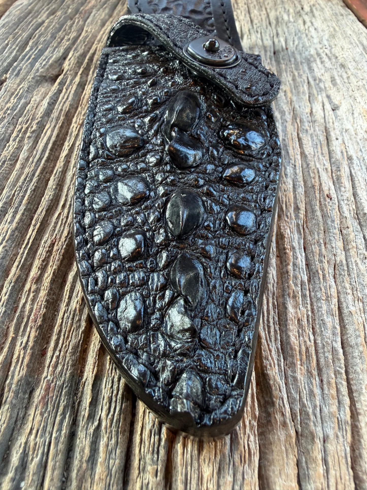 Randall Model 19-5 in Exotic Black Snapping Turtle Horned/Dragon Tail Sheath from Treeman. New version with a Black Canteen Snap.