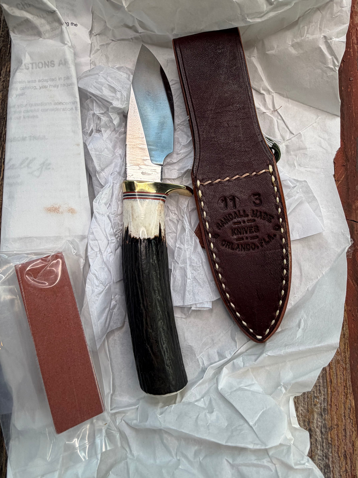New in paper Randall Model 11-3 Alaskan Skinner in Stag with a natural end. Carbon steel blade, Brass Single hilt and Brown leather sheath.