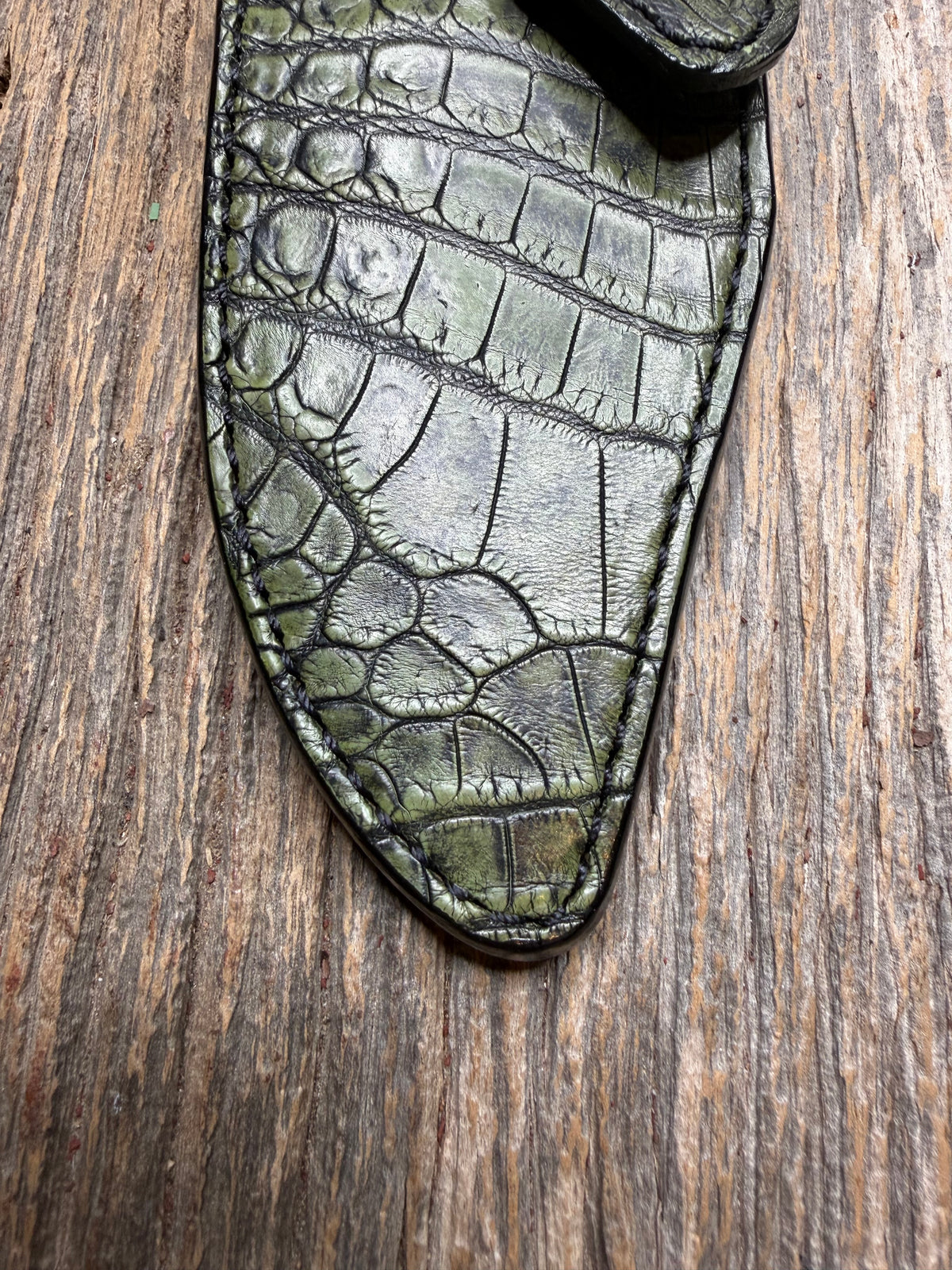 New Randall Model 19-5 Sheath in Exotic Army Green Matte Crocodile from Treeman with the newest Black Canteen snap. Killer sheath.
