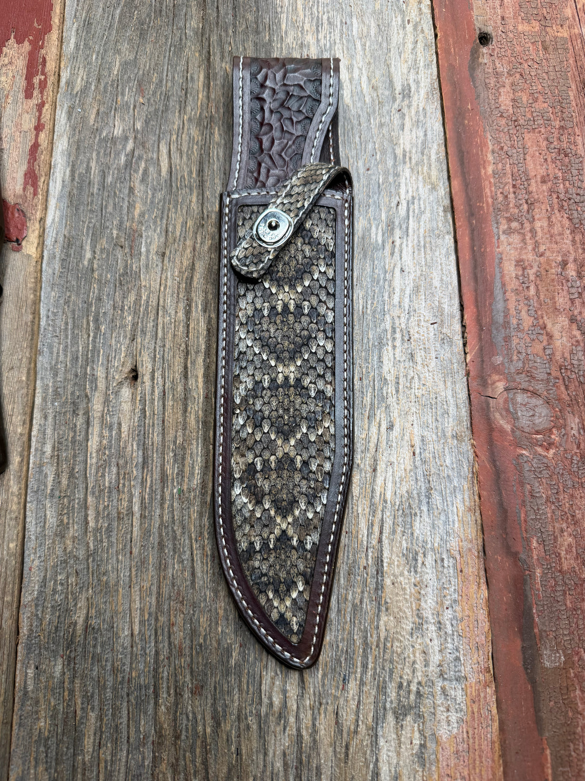 Randall Model 12-9 sheath with a Western Diamondback RattleSnake skin from Treeman Sheaths. Very dark skin and quite honestly the nicest one I’ve had in WDB.