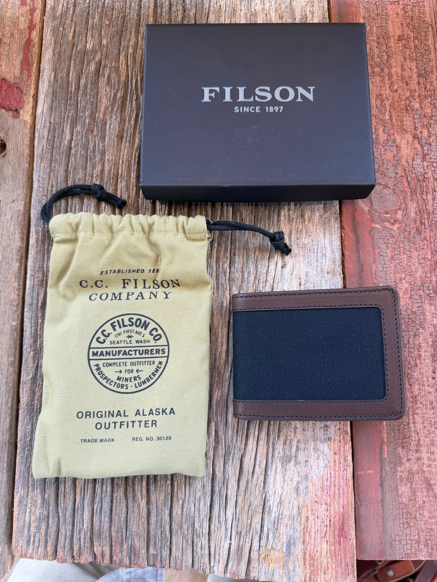 New in Box Filson Outfitter Leather Wallet in Black Twill USA 20187879 Discontinued long ago.