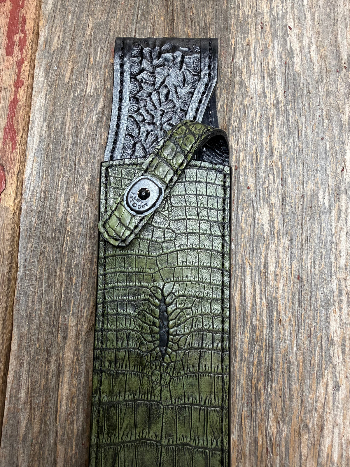 New Randall Model 12-11 Confederate Sheath in Exotic Army Green Matte Anus Crocodile from Treeman with the newest Black Canteen snap. Killer sheath.