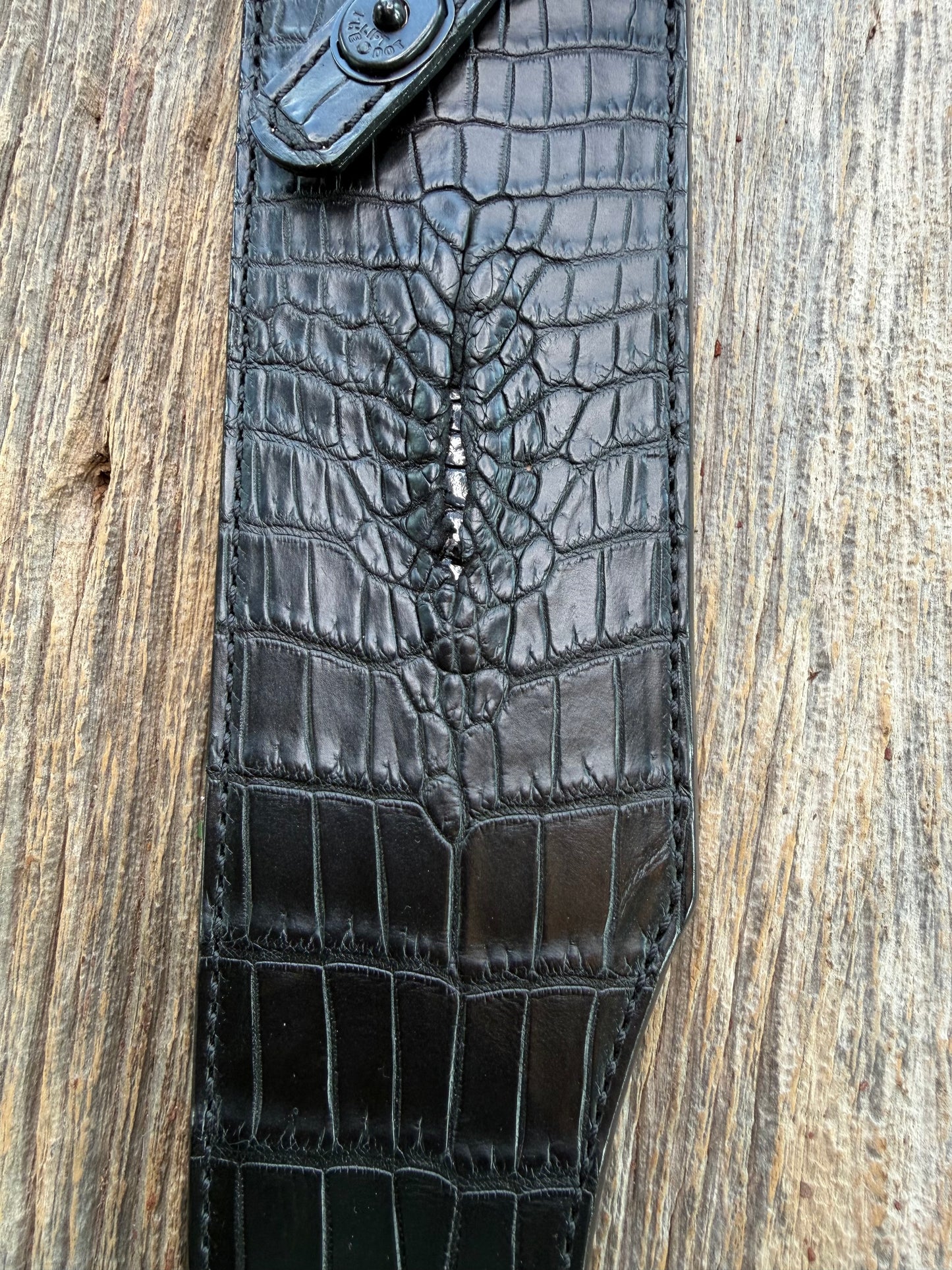 New Randall Model 12-11 Smitty Sheath in Exotic Black Matte Crocodile Anus from Treeman with the newest Black Canteen snap. Killer sheath.