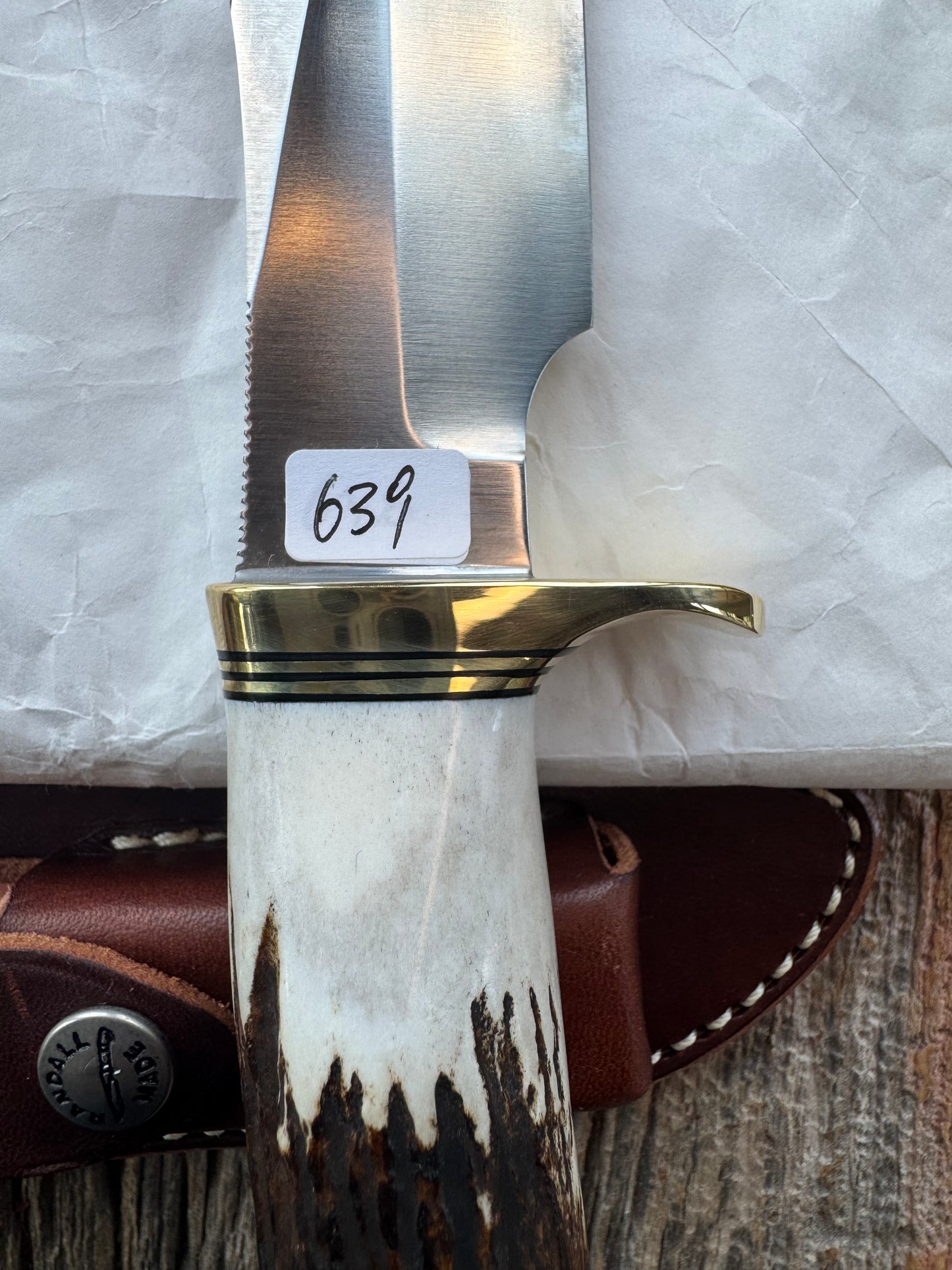 New in paper Randall Model 23 Game Master in Stag with a natural end. Stainless steel blade, Brass Single hilt and Brown leather sheath.