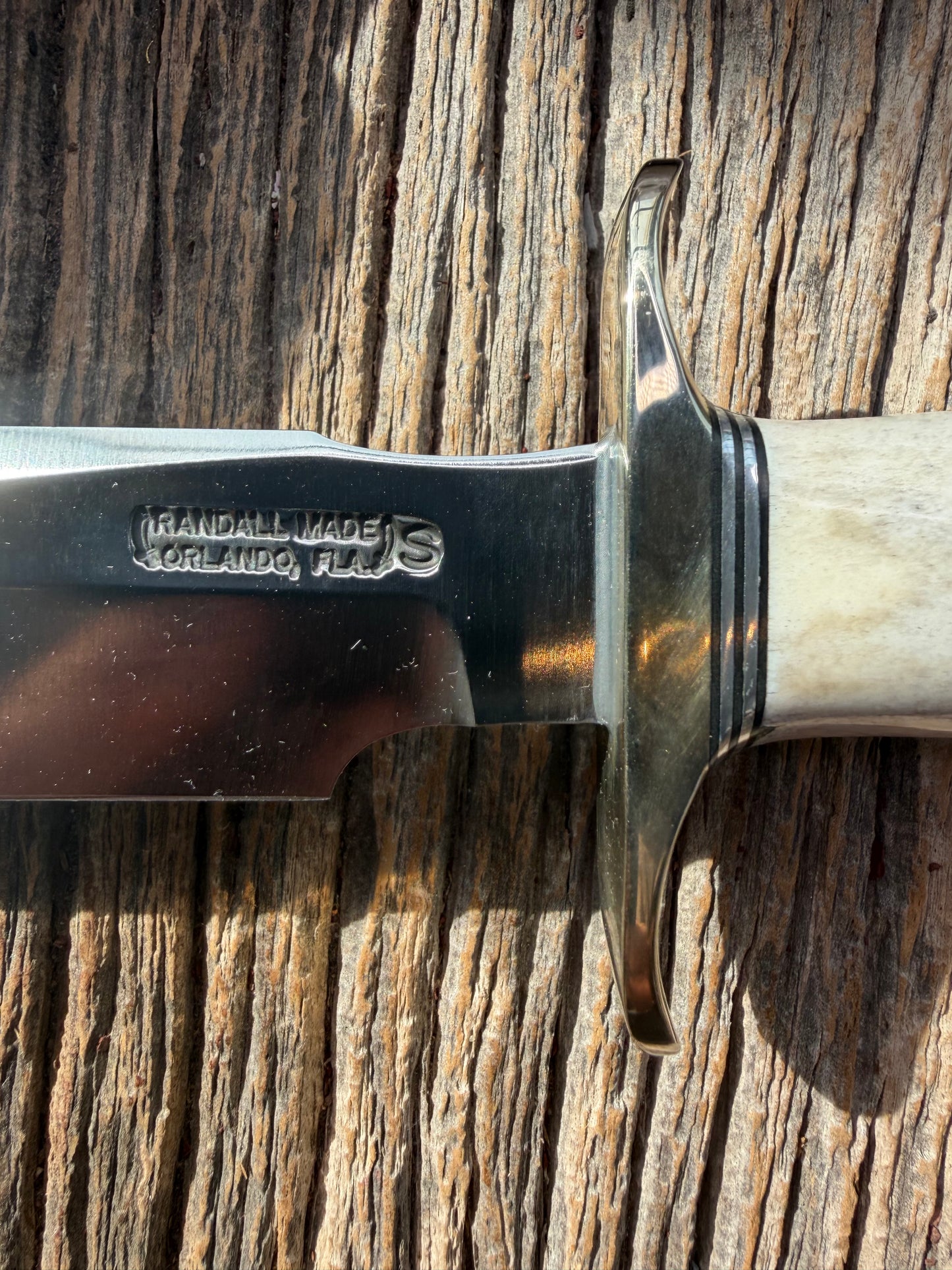 New in paper Randall Model 1-6 with a Stag handle. Stainless steel blade, Nickel silver hilt and Aluminum butt cap. Black and aluminum spacers.
