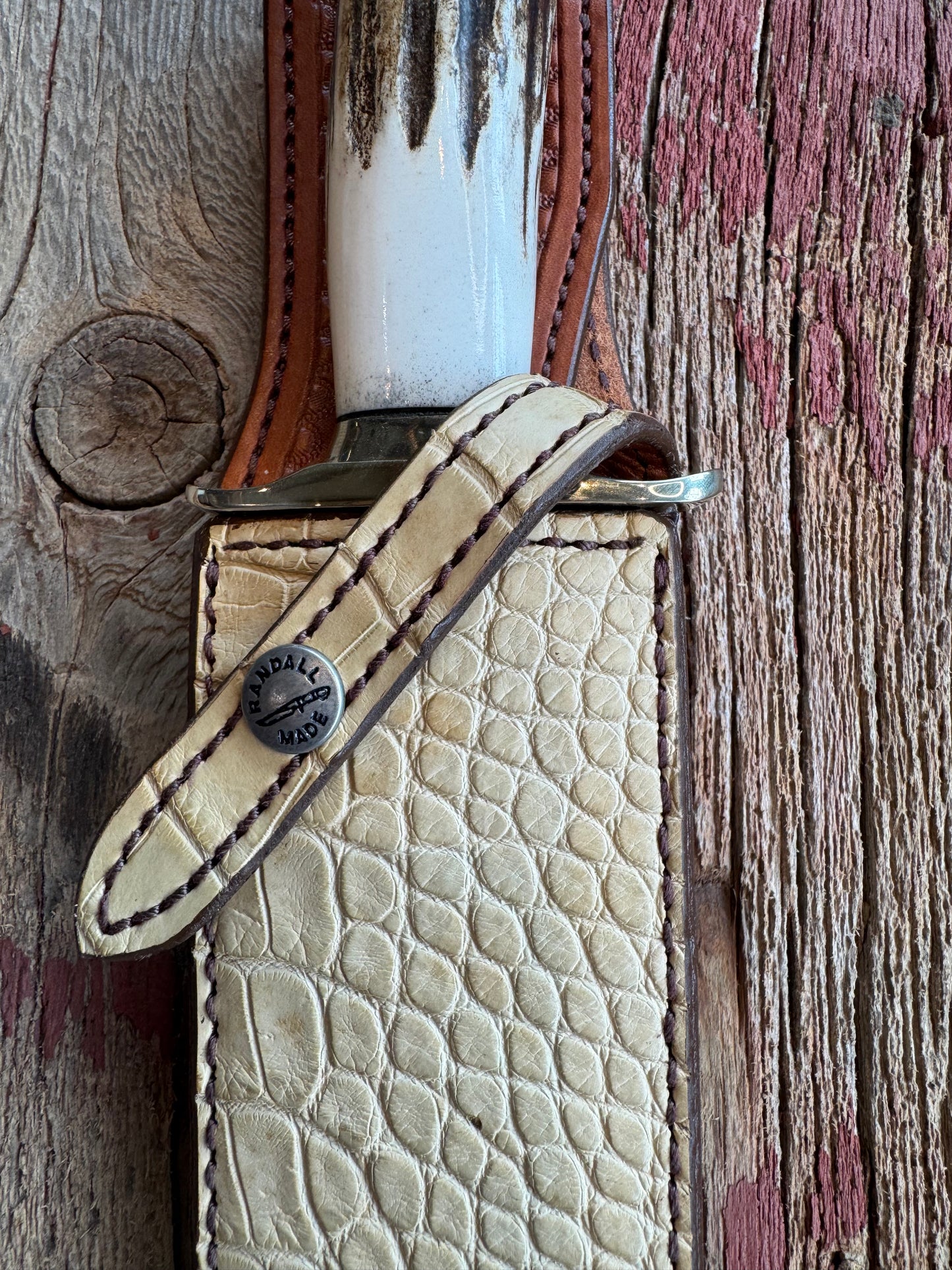 Randall Tom Clinton Dealer Special. Clinton Blade etched Commemorative 1/100 in a nice piece of Stag. Very cool Ostrich Gutcher sheath. Nickel Silver Hilt and Nickel Butt cap. Included in black facsimile Tom Clinton case.