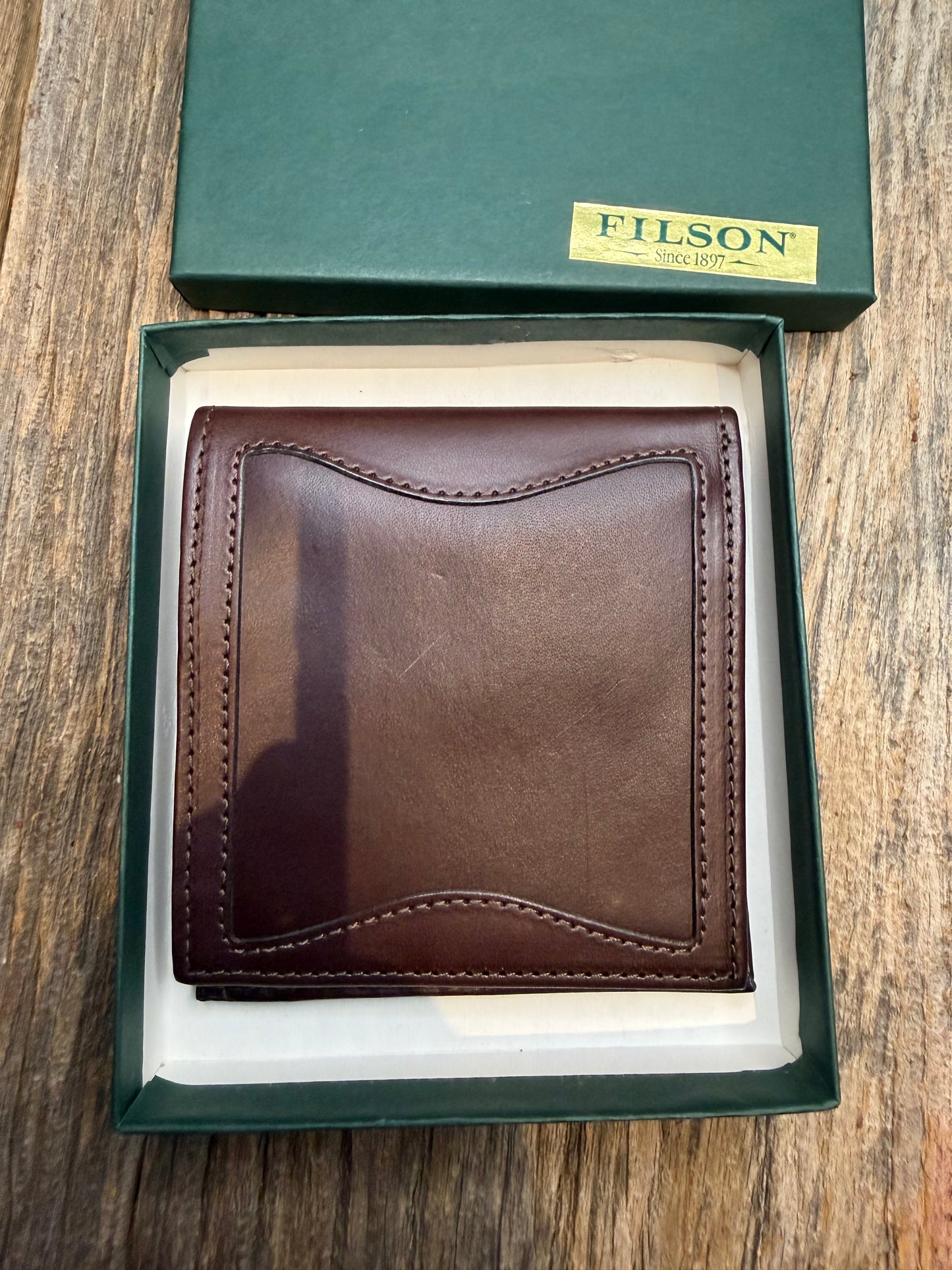 Filson All Leather Packer Wallet in Brown, new in the box. Rare item in soft Horween leather. Made in USA