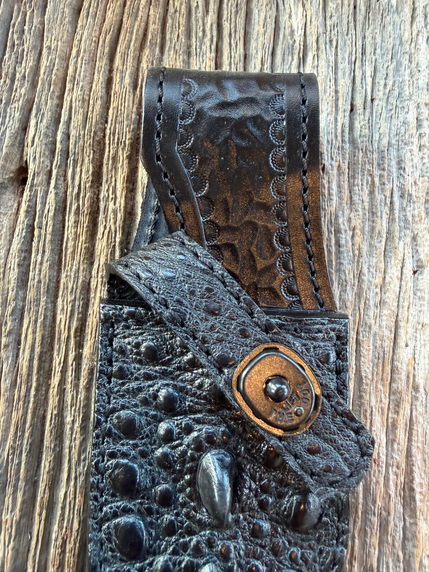 Randall Model 19-5 in Exotic Black Snapping Turtle Horned/Dragon Tail Sheath from Treeman. New version with a Black Canteen Snap.