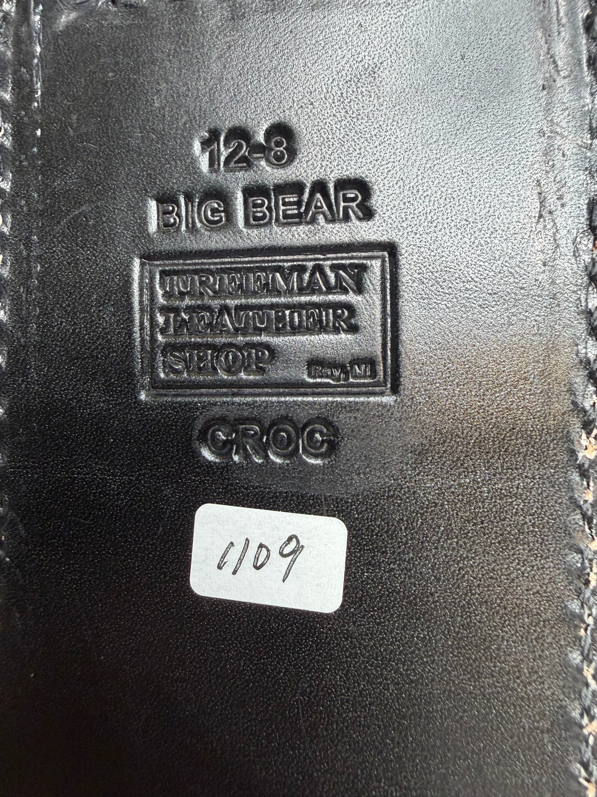 New Randall Model 12-8 Big Bear Sheath in Exotic Black Matte Crocodile from Treeman with the newest Black Canteen snap. Killer sheath.