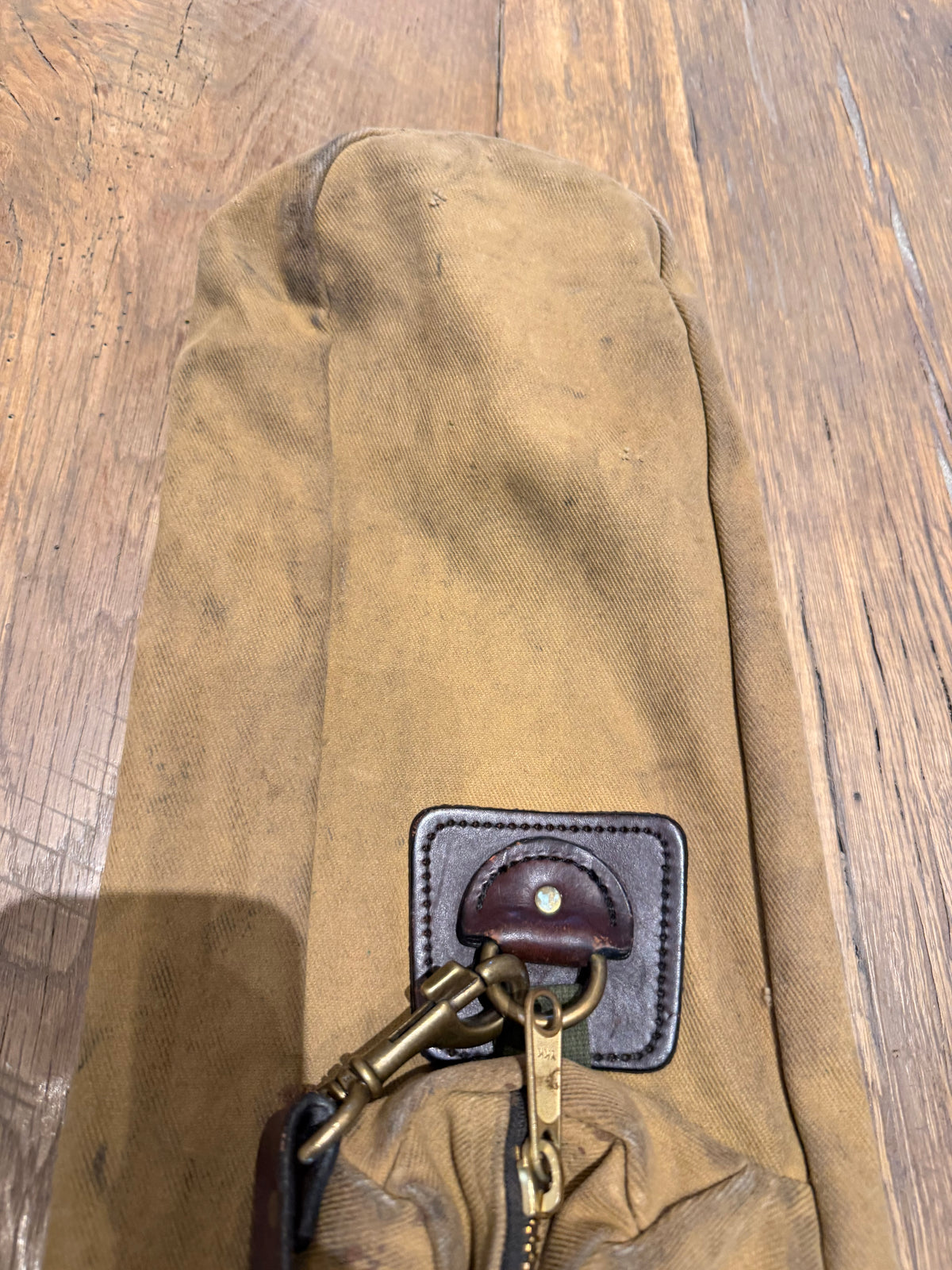Very Rare Filson Fly Fishing Rod Case Rugged Twill in Tan Made in USA 60 inch version. YKK zippers, Used condition. Style 216P. Built Feb 2003
