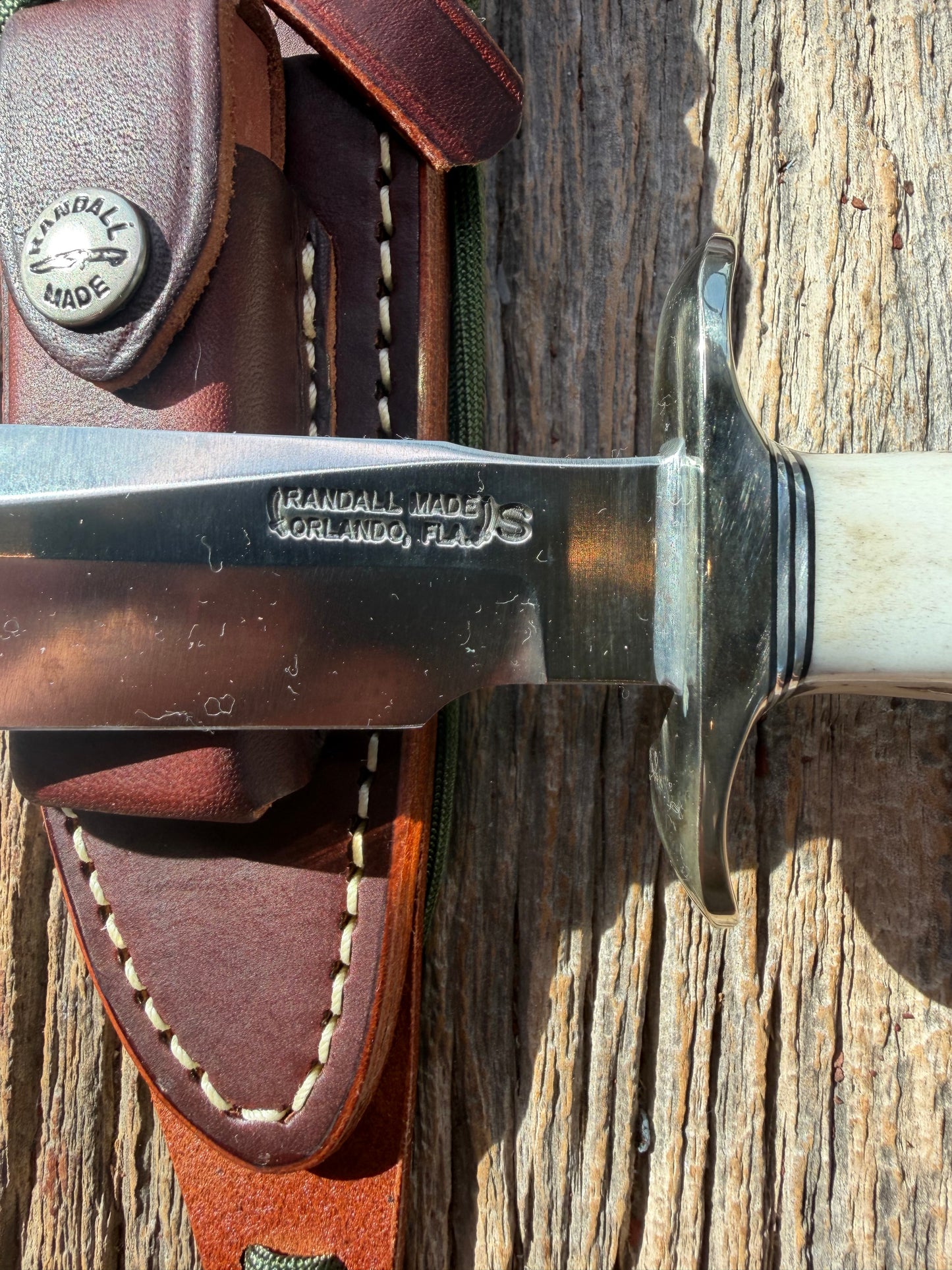 New in paper Randall Model 1-5 with a Stag handle. Stainless steel blade, Nickel silver hilt and Aluminum butt cap. Black and aluminum spacers.