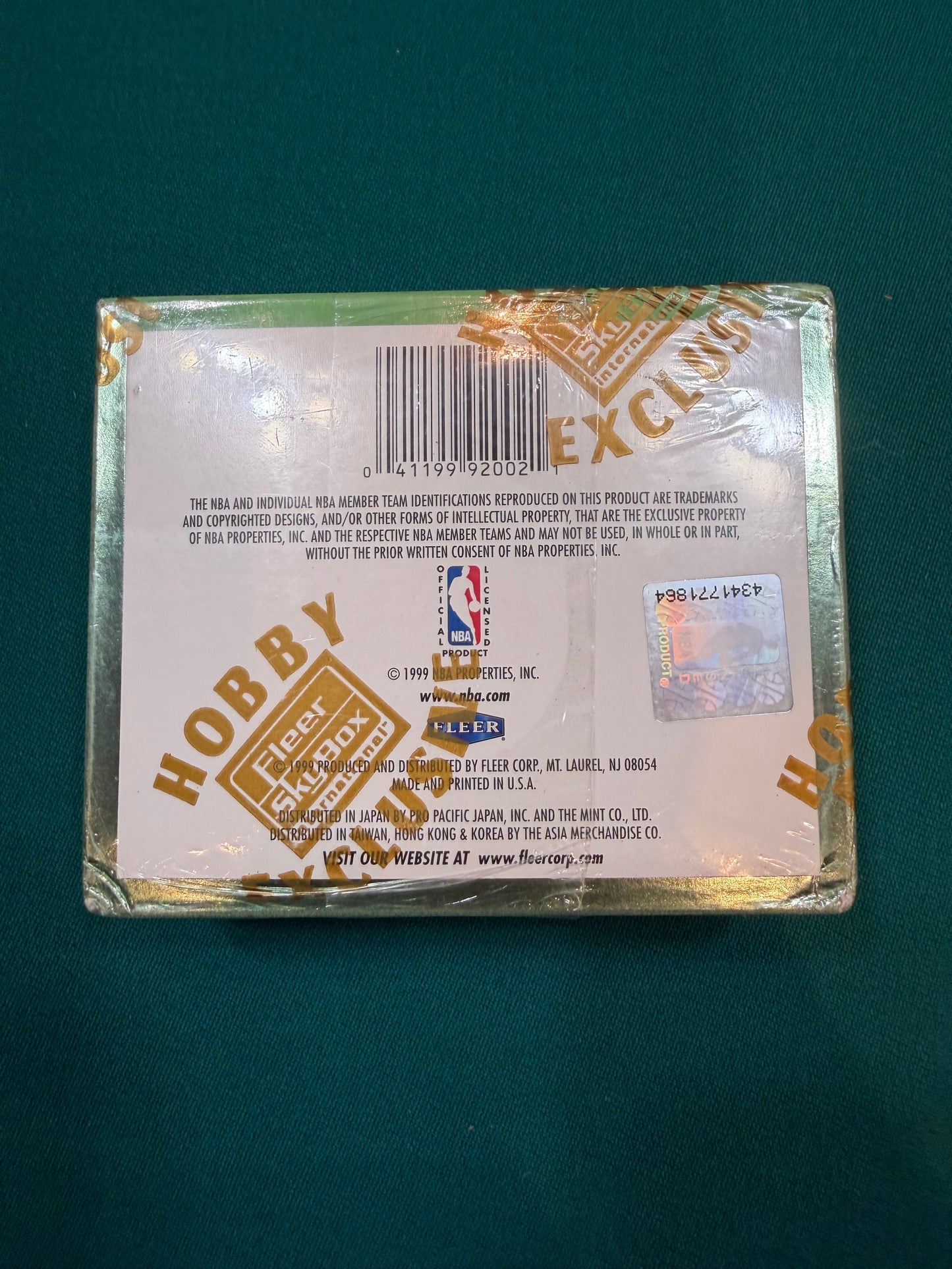 1998/99 Fleer Brilliant’s  Basketball Hobby Box 24 packs per box. Factory Sealed!