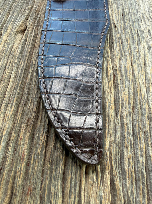 New Randall Model 12-8 Big Bear Sheath in Exotic Chocolate Brown Matte Crocodile from Treeman with the newest Black Canteen snap. Killer sheath.