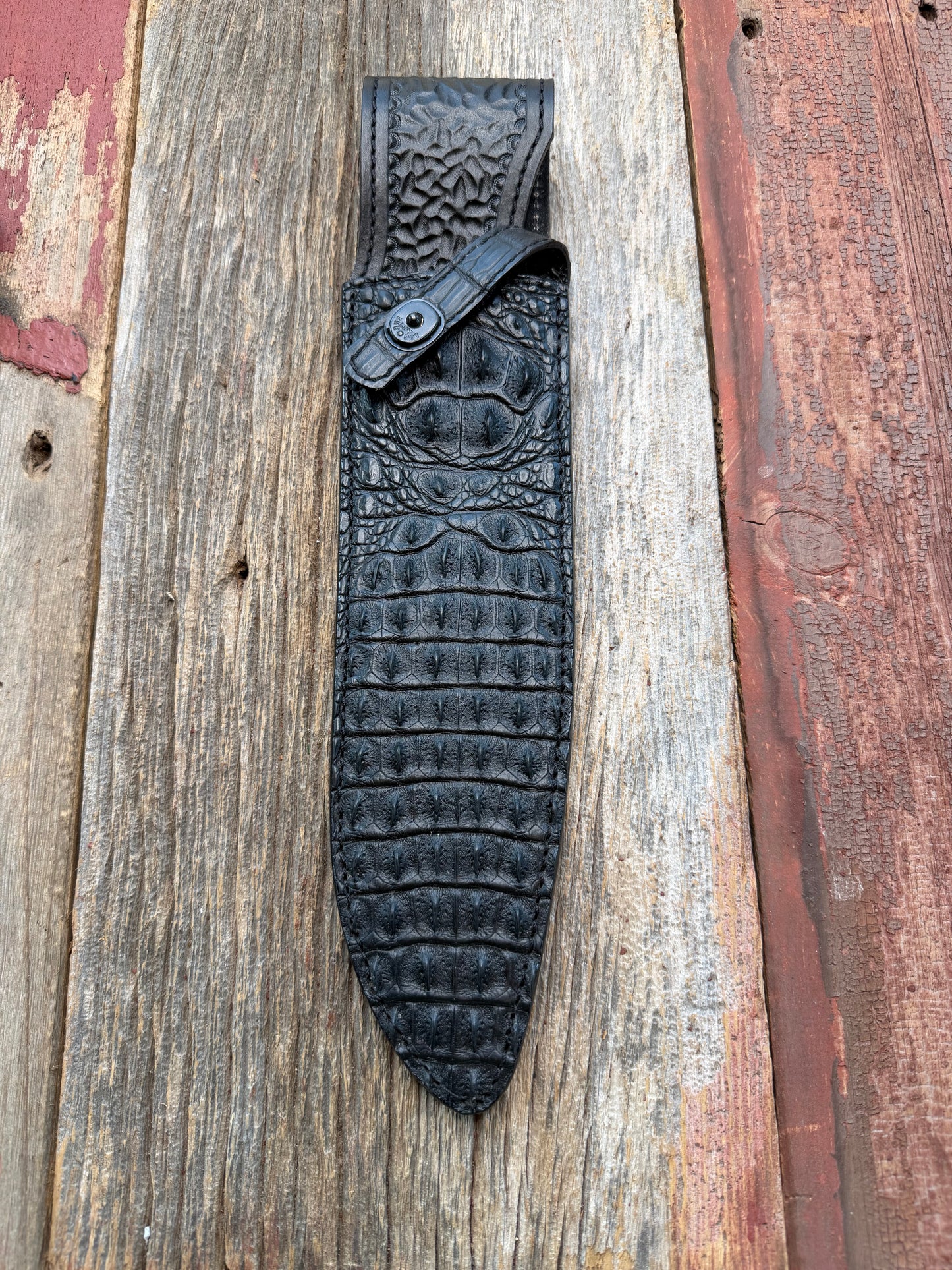 New Randall Model 12-11 Large Sasquatch Sheath in Exotic Black Matte Crocodile (Hornback and Skull) from Treeman with the newest Black Canteen snap. Killer sheath.