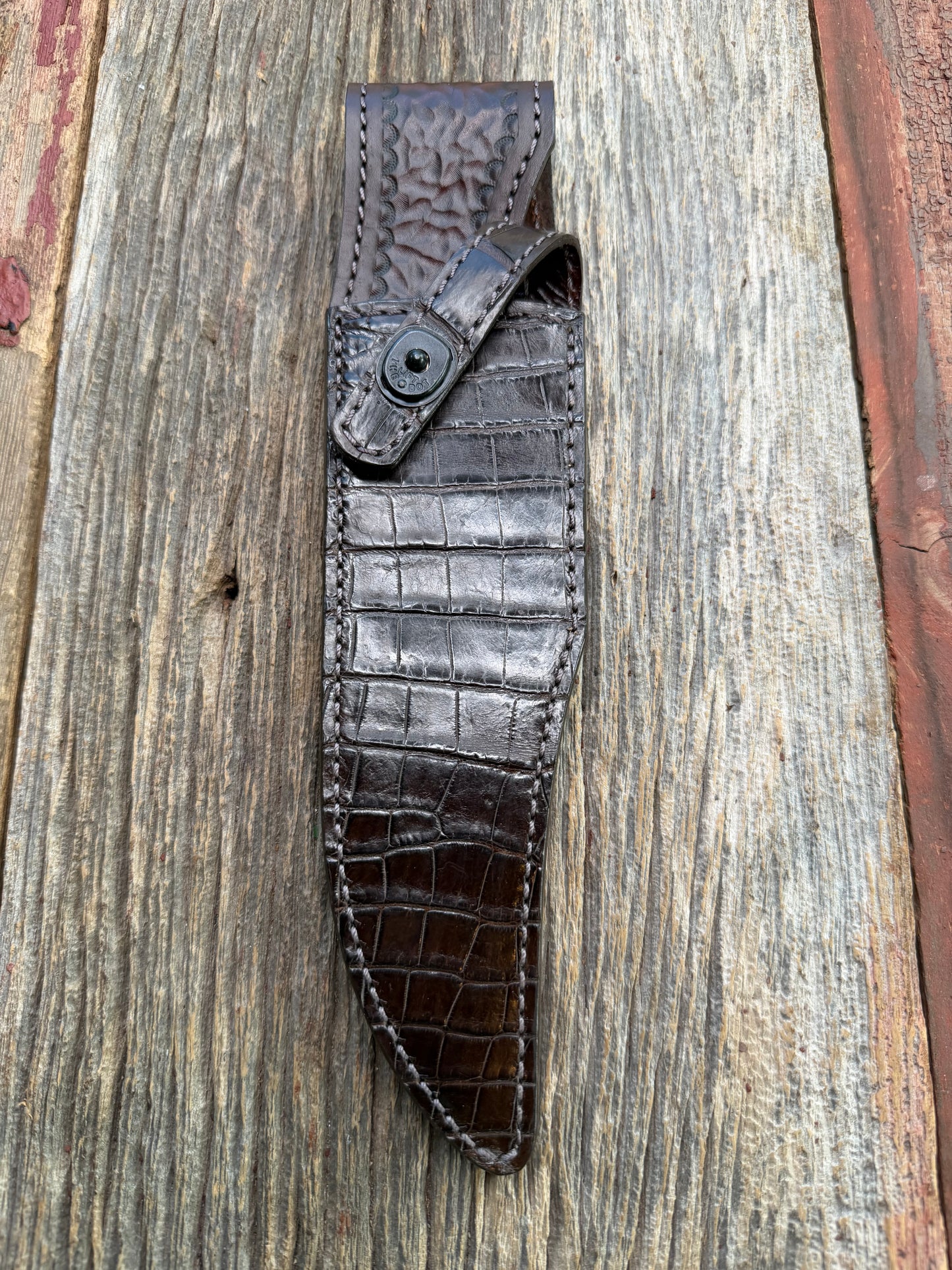 New Randall Model 12-8 Big Bear Sheath in Exotic Chocolate Brown Matte Crocodile from Treeman with the newest Black Canteen snap. Killer sheath.