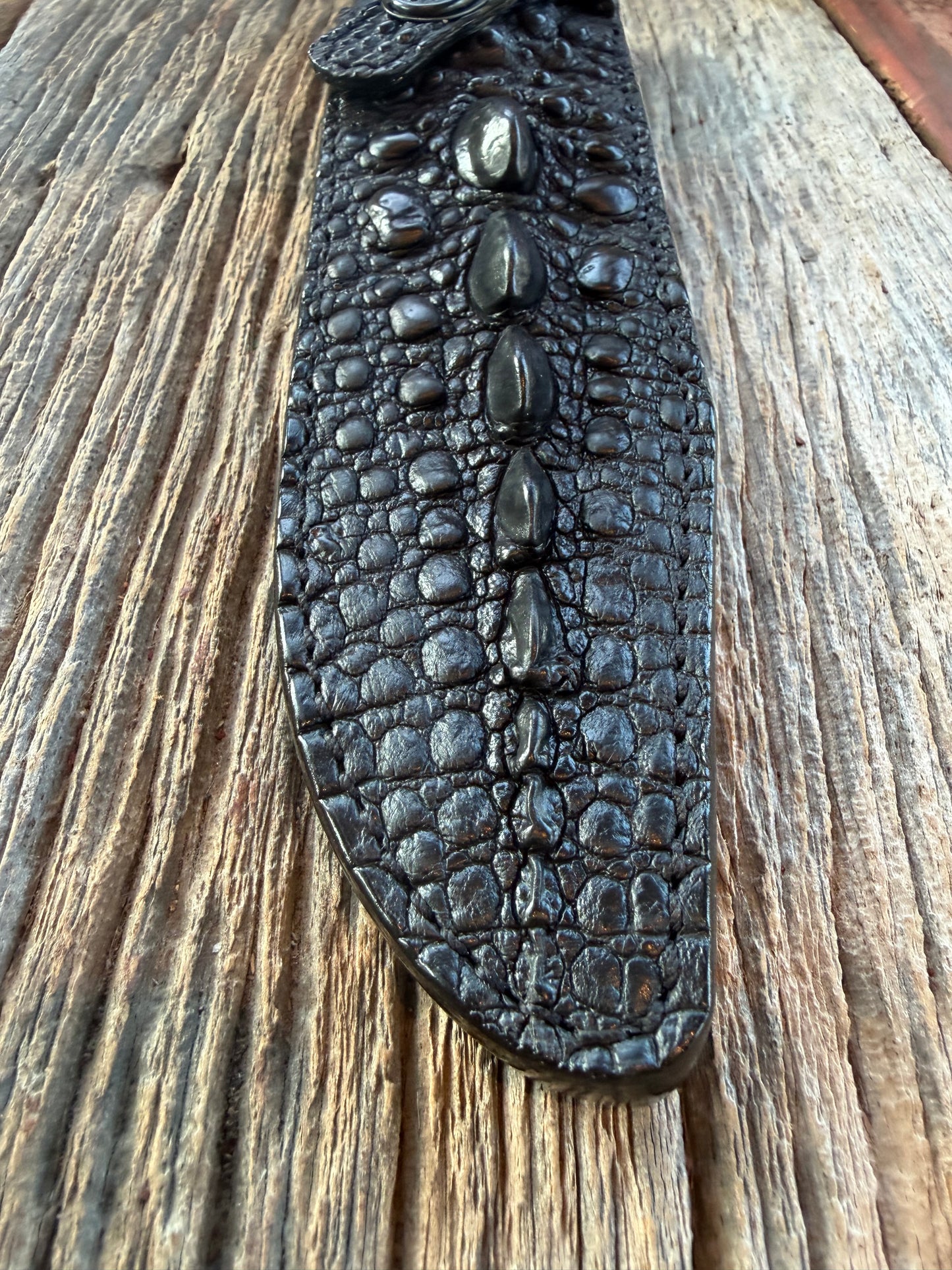 Randall Model 14 in Exotic Black Snapping Turtle Horned/Dragon Tail Sheath from Treeman. New version with a Black Canteen Snap. ( Monster horns)