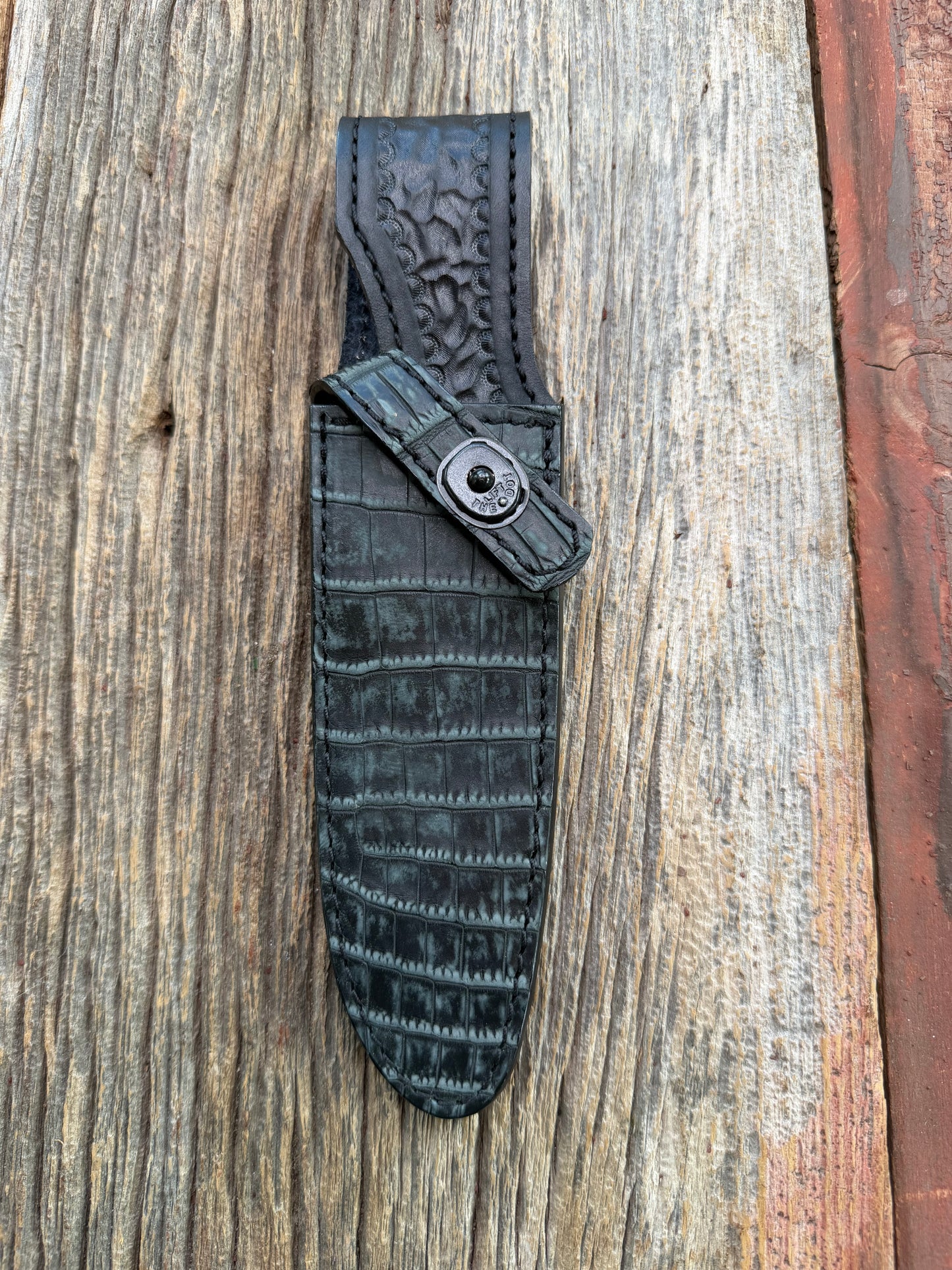 New Randall Model 25-6 Sheath in Exotic Black/Grey Matte Crocodile from Treeman with the newest Black Canteen snap.