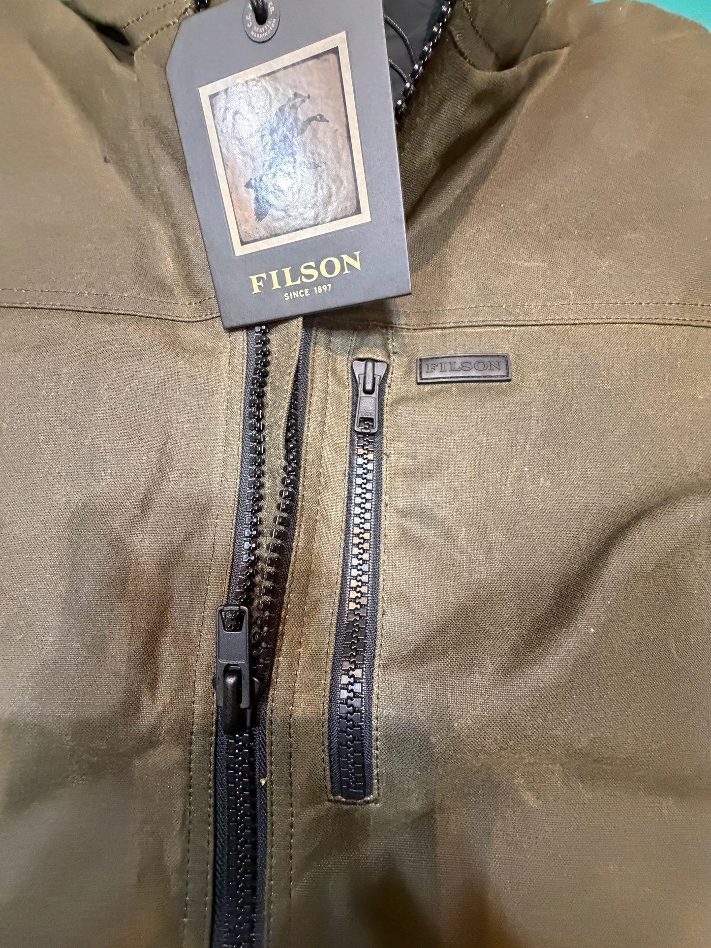 NWT Filson TIN CLOTH PRIMALOFT® JACKET in Otter Green in a size Medium NWT
