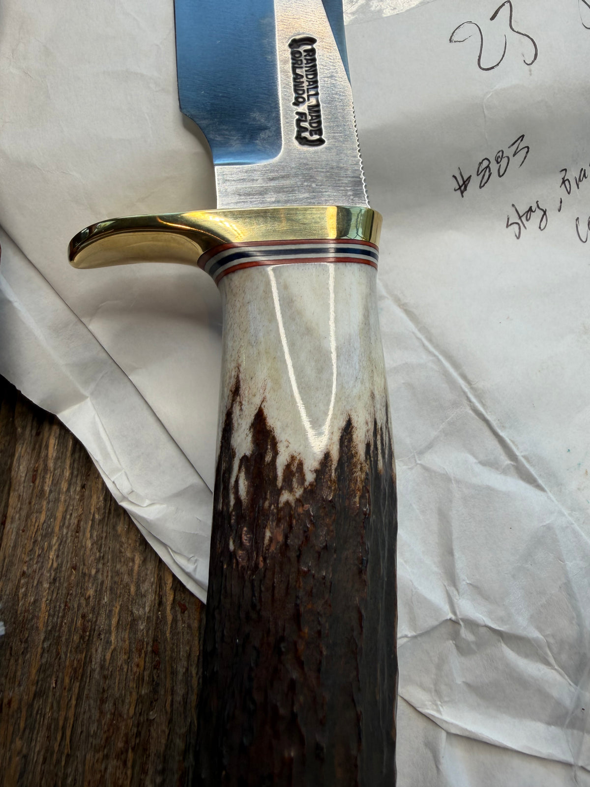 New in paper Randall Model 23 Game Master in Stag with a natural end. Carbon steel blade, Brass Single hilt and Brown leather sheath.