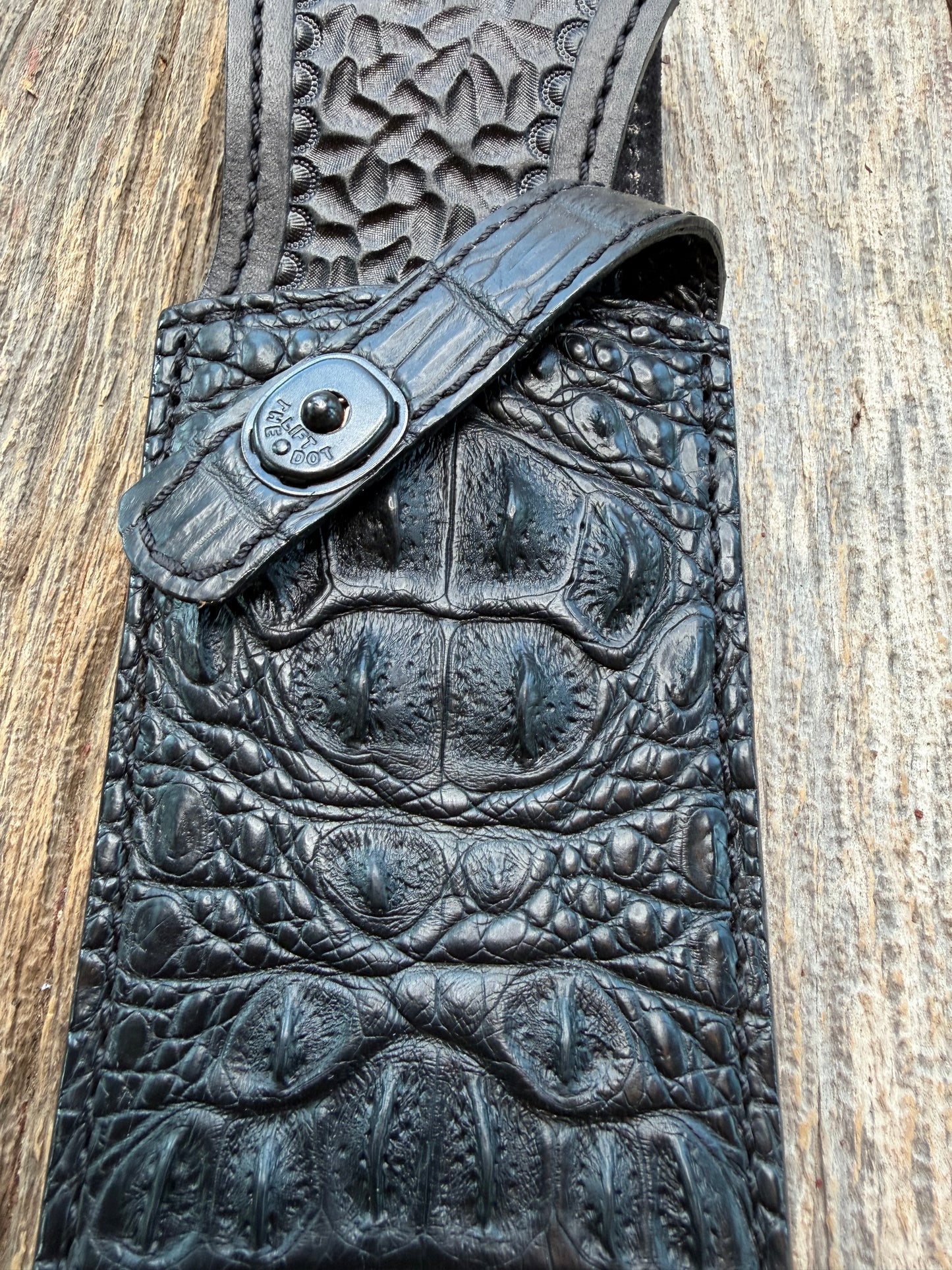New Randall Model 12-11 Large Sasquatch Sheath in Exotic Black Matte Crocodile (Hornback and Skull) from Treeman with the newest Black Canteen snap. Killer sheath.