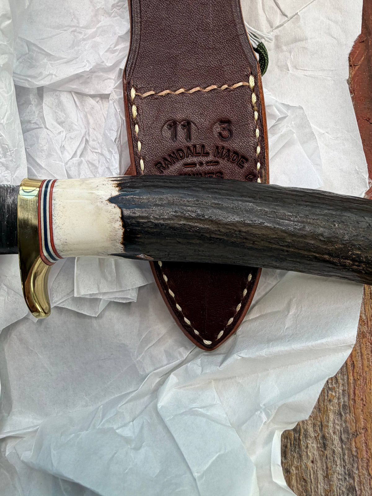New in paper Randall Model 11-3 Alaskan Skinner in Stag with a natural end. Carbon steel blade, Brass Single hilt and Brown leather sheath.
