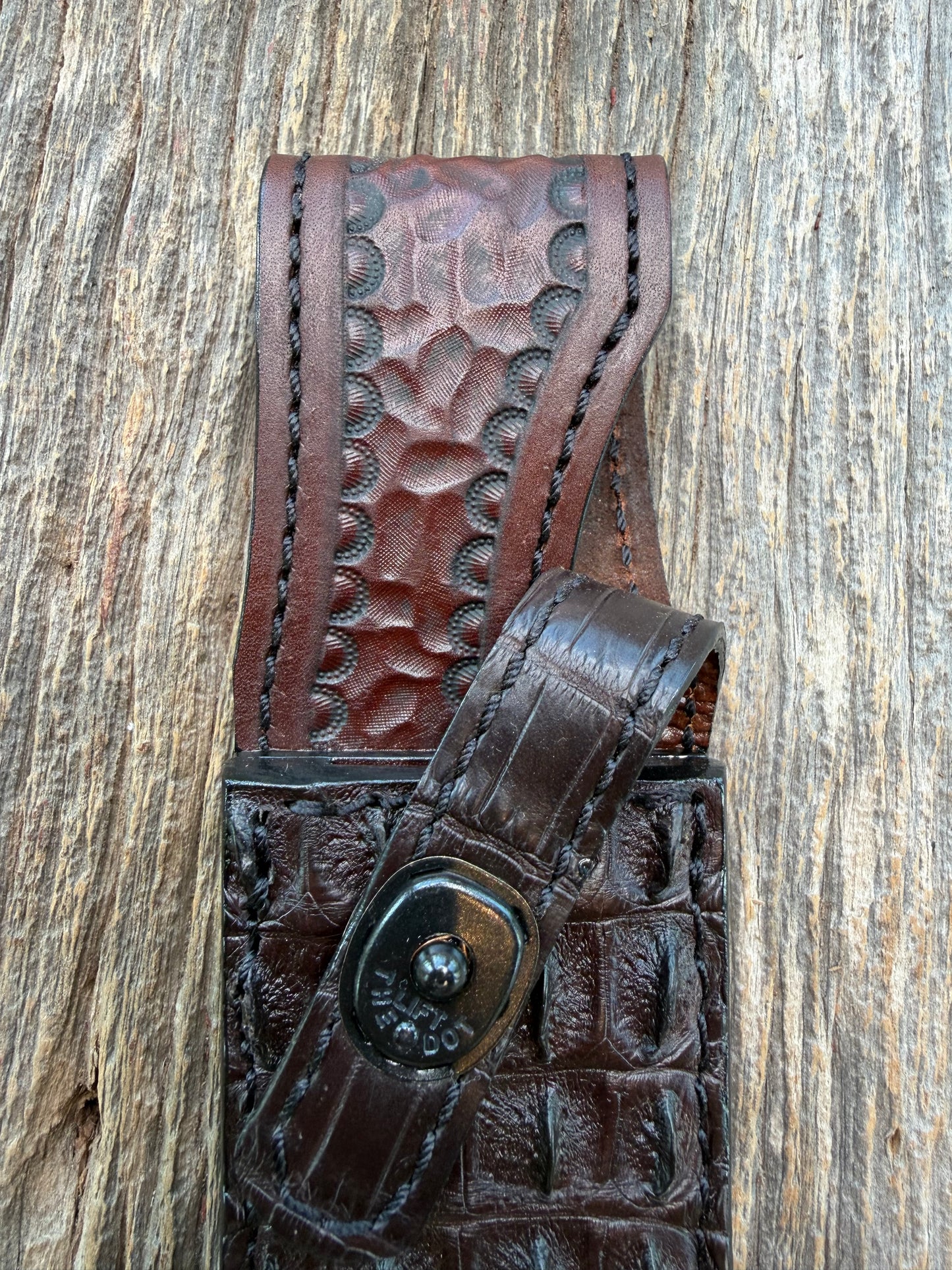 New Randall Model 1-8 Sheath in Exotic Dark Brown Matte Hornback Crocodile from Treeman with the newest Black Canteen snap. Killer sheath.