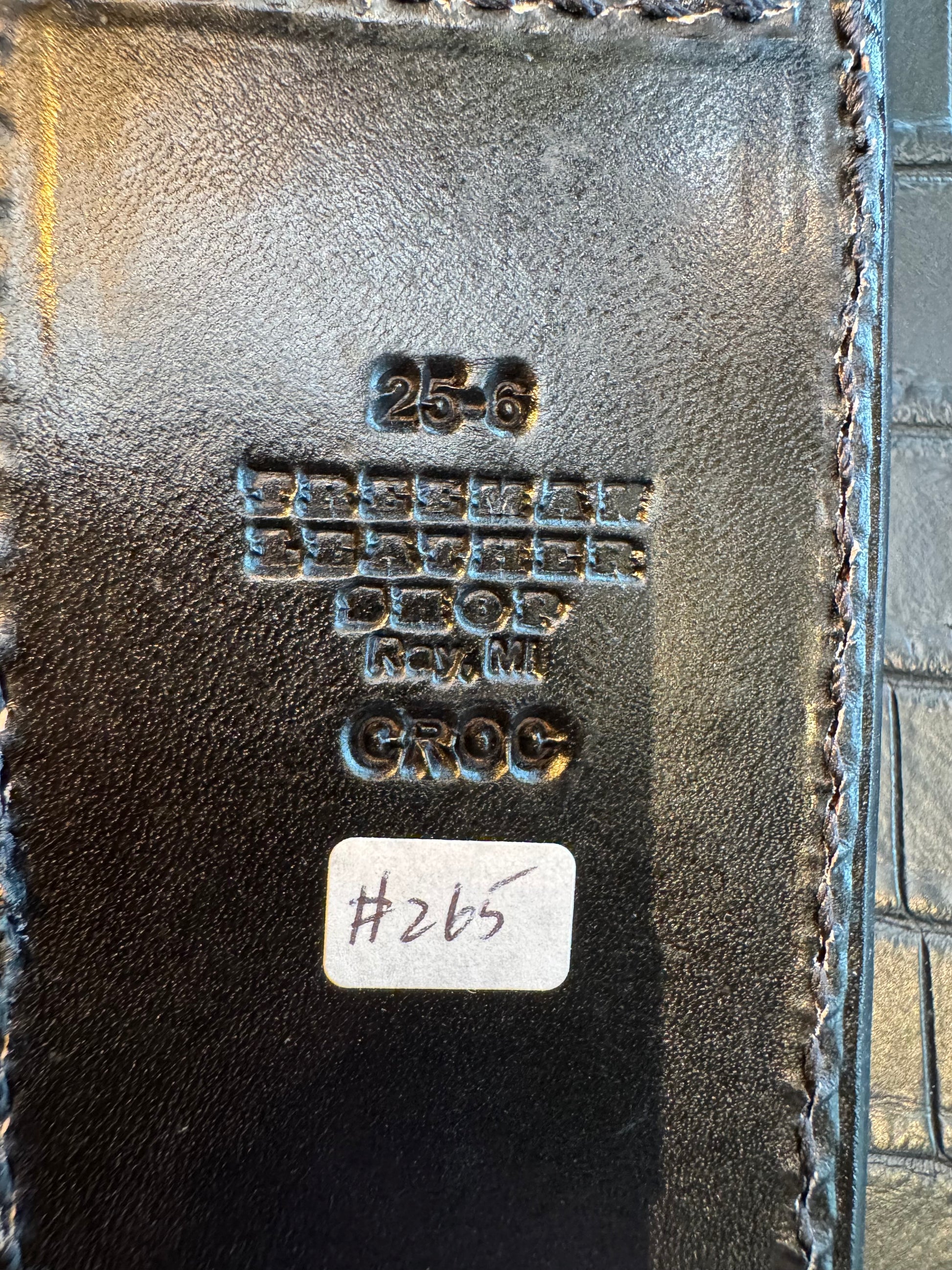 Randall Model 25-6 Exotic Sheath in Black Crocodile by Treeman.