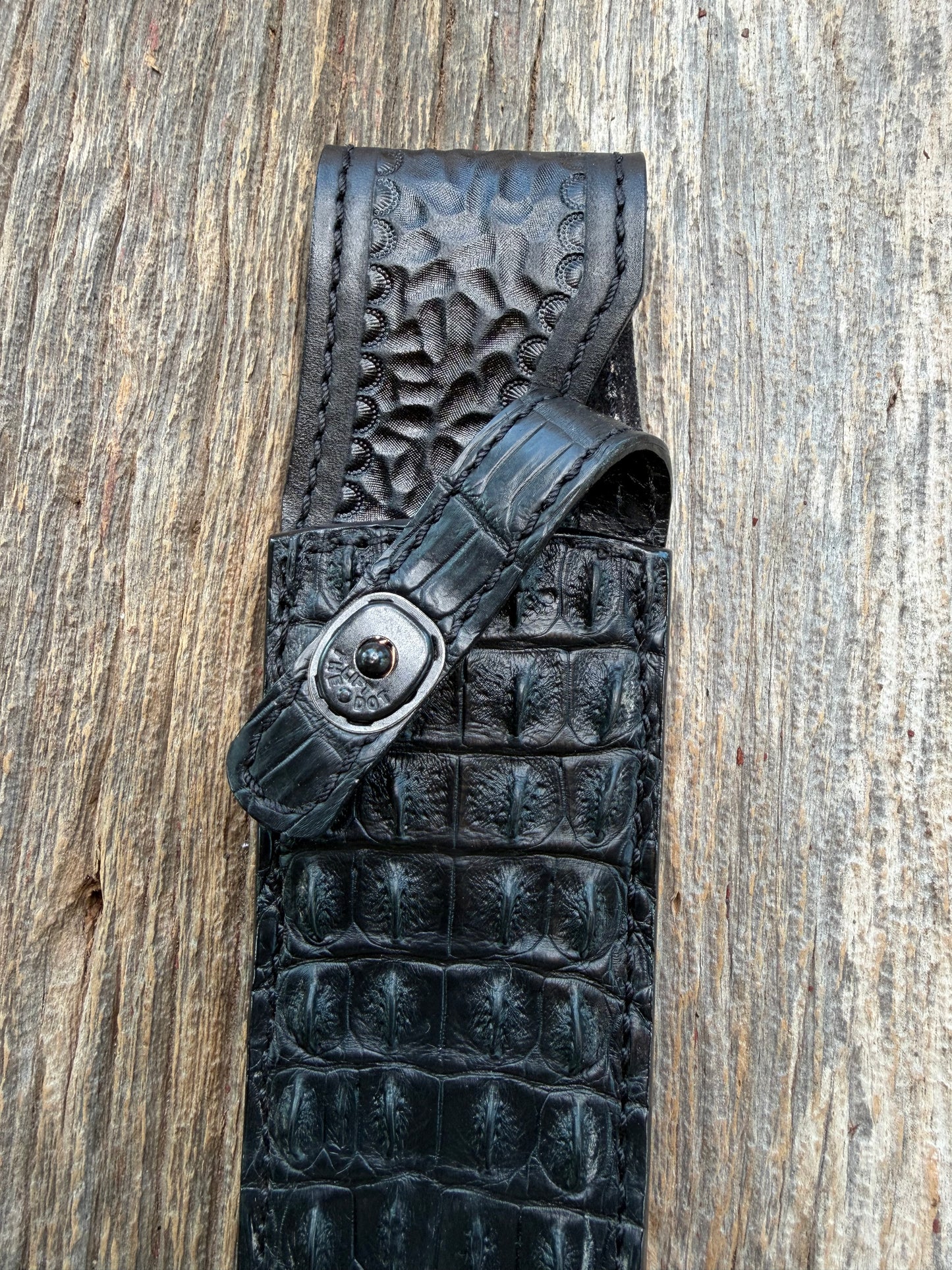 New Randall Model Clinton Special Sheath in Exotic Black Matte Crocodile (Hornback) from Treeman with the newest Black Canteen snap. Killer sheath.
