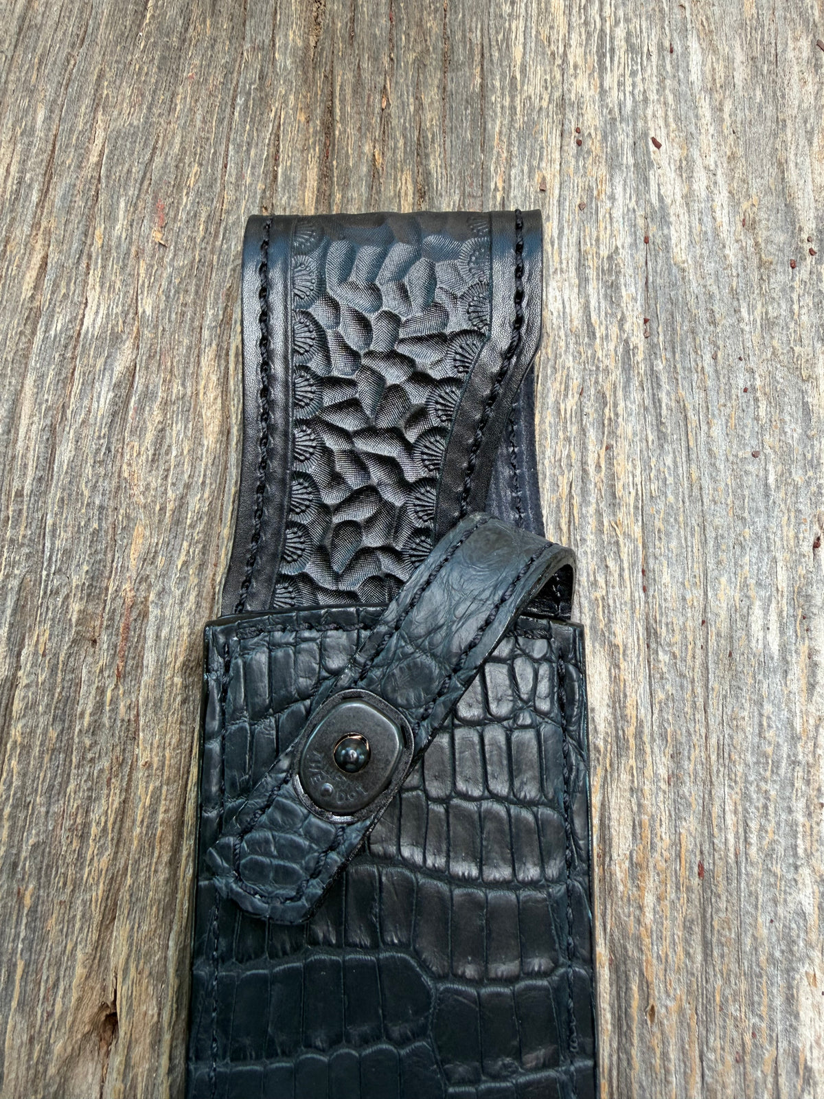 New Randall Model 12-9 Sheath in Exotic Black Matte Crocodile from Treeman with the newest Black Canteen snap. Killer sheath.