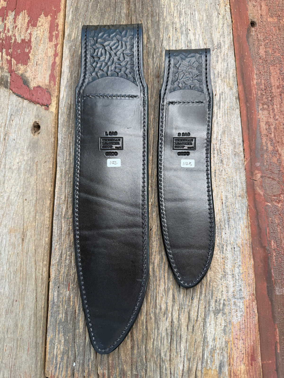 New Randall Model Large and Small Sasquatch pair in Exotic Black Matte Crocodile from Treeman with the newest Black Canteen snap. Killer sheaths.
