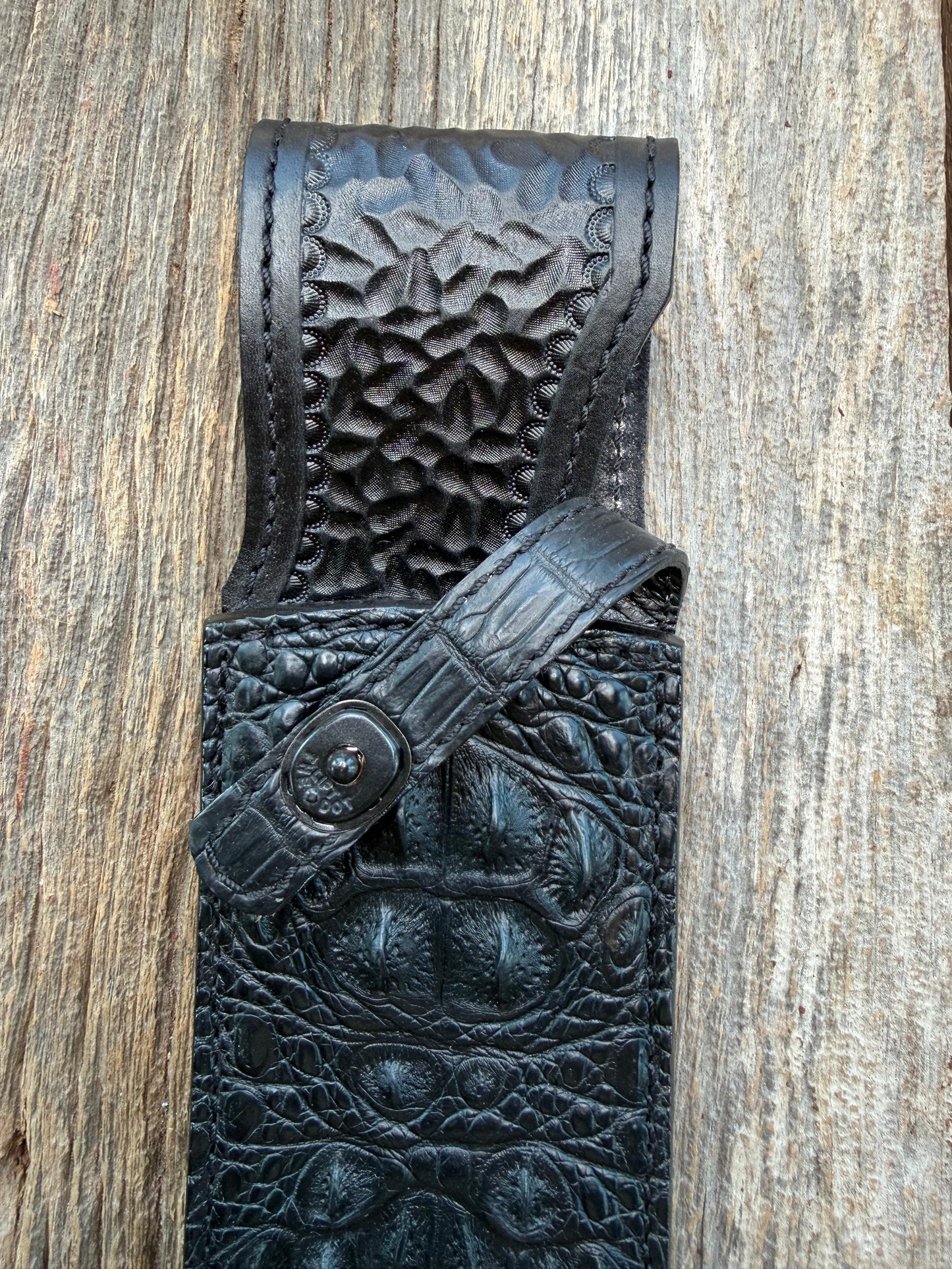 New Randall Model 12-11 Large Sasquatch Sheath in Exotic Black Matte Crocodile (Hornback and Skull) from Treeman with the newest Black Canteen snap. Killer sheath.