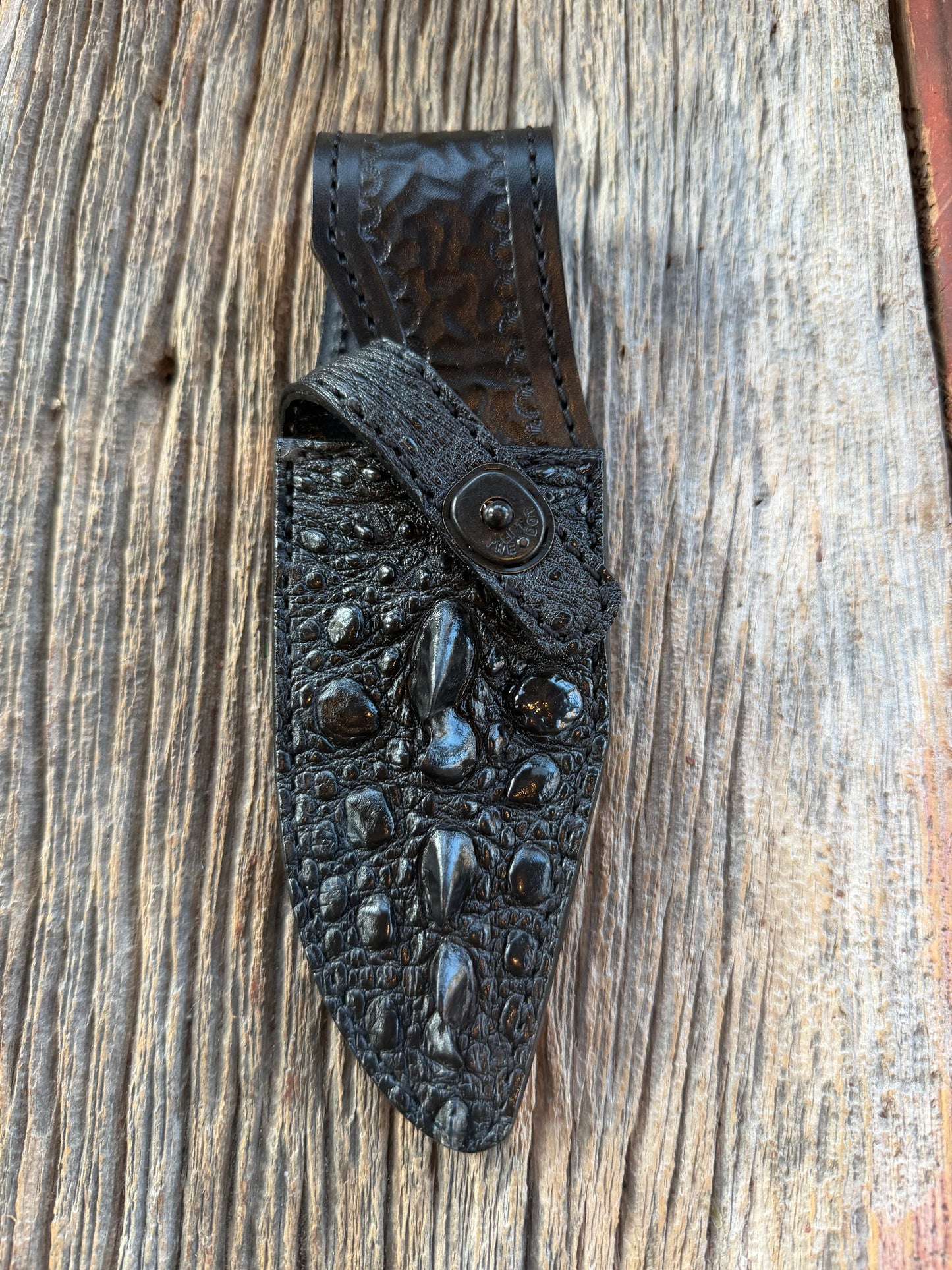 Randall Model 19-5 in Exotic Black Snapping Turtle Horned/Dragon Tail Sheath from Treeman. New version with a Black Canteen Snap.