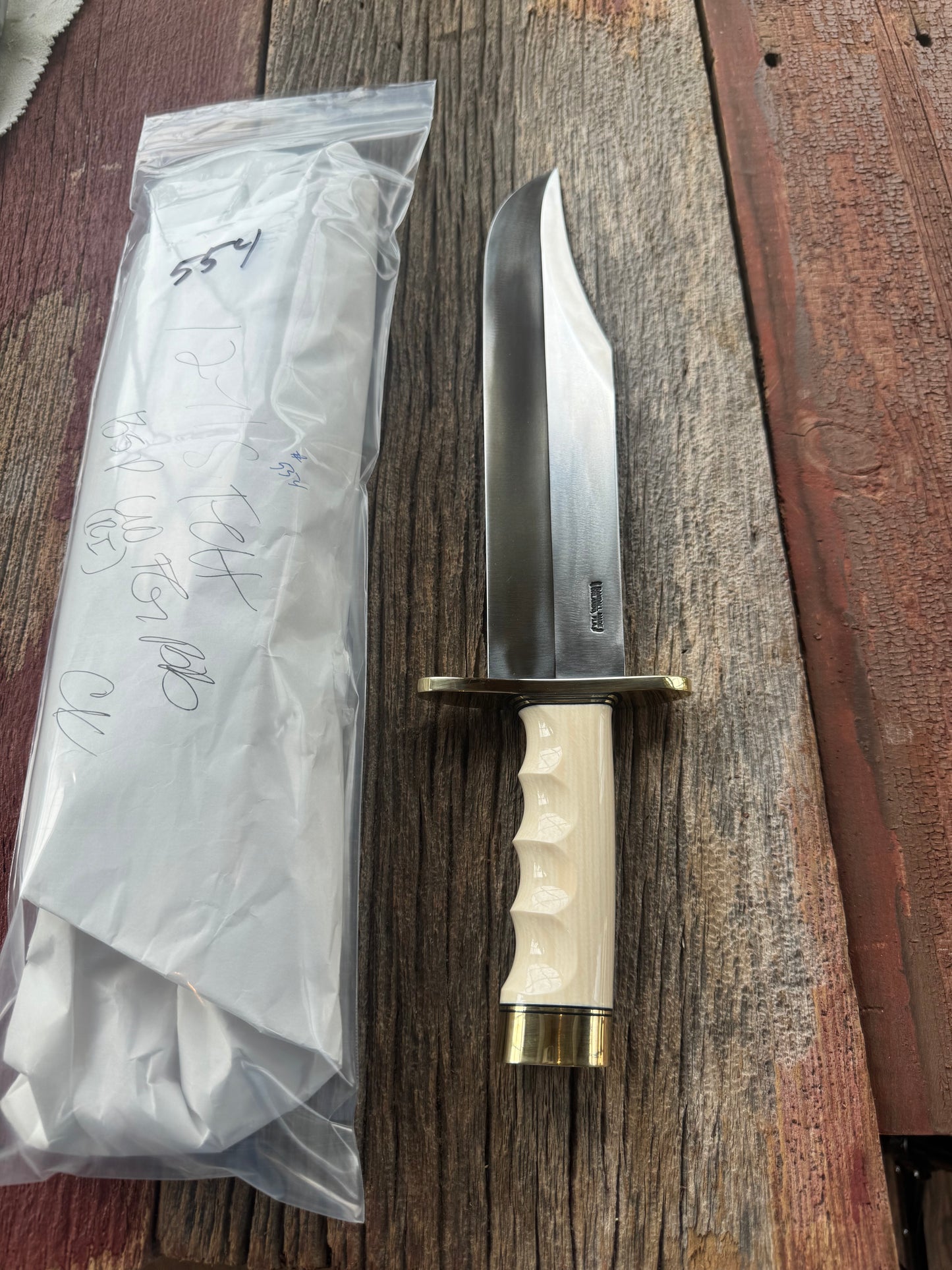 New in Paper Model 12-11 Smithsonian “Smitty” Bowie. Beautiful Dave Warthers Resin with a finger grooves grip and a Brass forward curved hilt and brass butt cap.