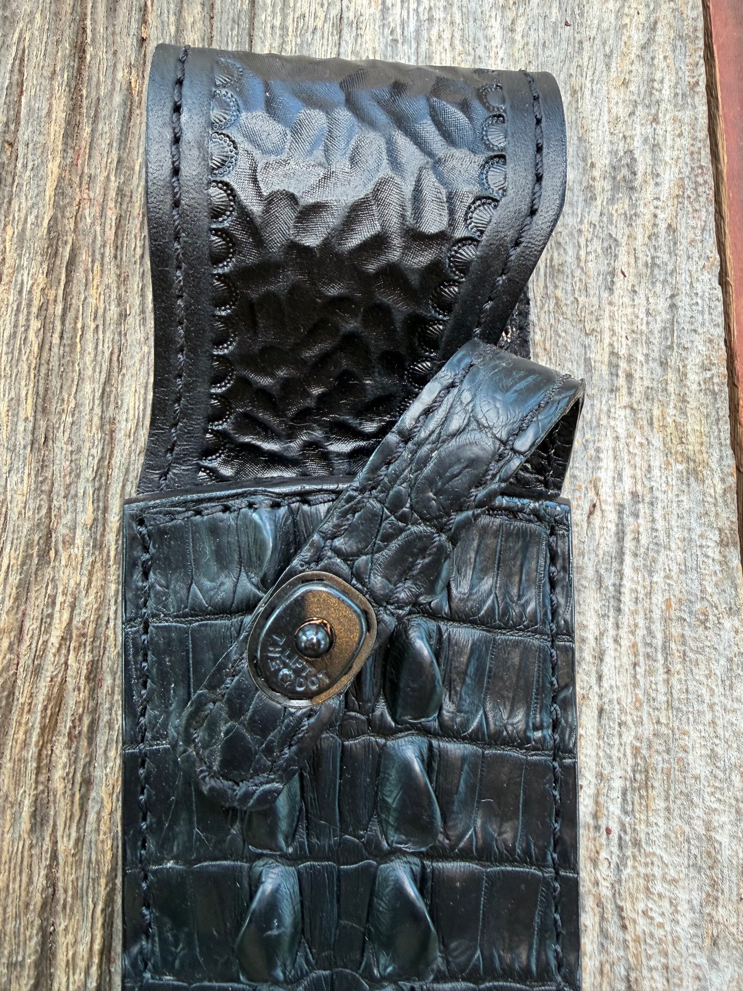 New Randall Model 12-11 Smitty Sheath in Exotic Black Matte Crocodile Tail from Treeman with the newest Black Canteen snap. Killer sheath.