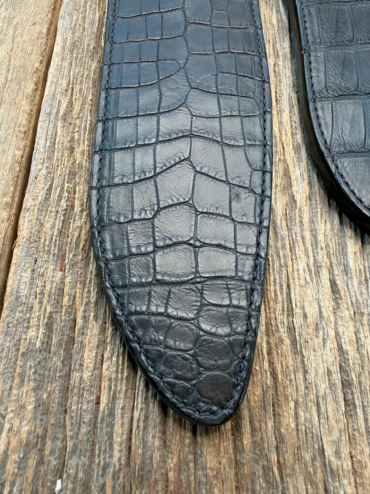 New Randall Model Large and Small Sasquatch pair in Exotic Black Matte Crocodile from Treeman with the newest Black Canteen snap. Killer sheaths.