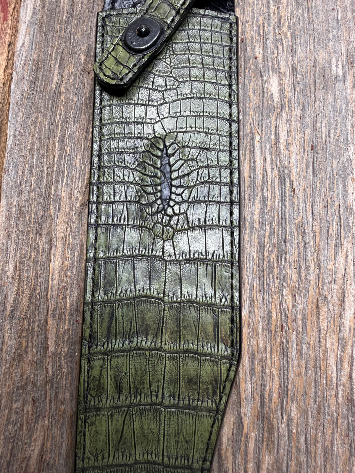 New Randall Model 12-11 Confederate Sheath in Exotic Army Green Matte Anus Crocodile from Treeman with the newest Black Canteen snap. Killer sheath.
