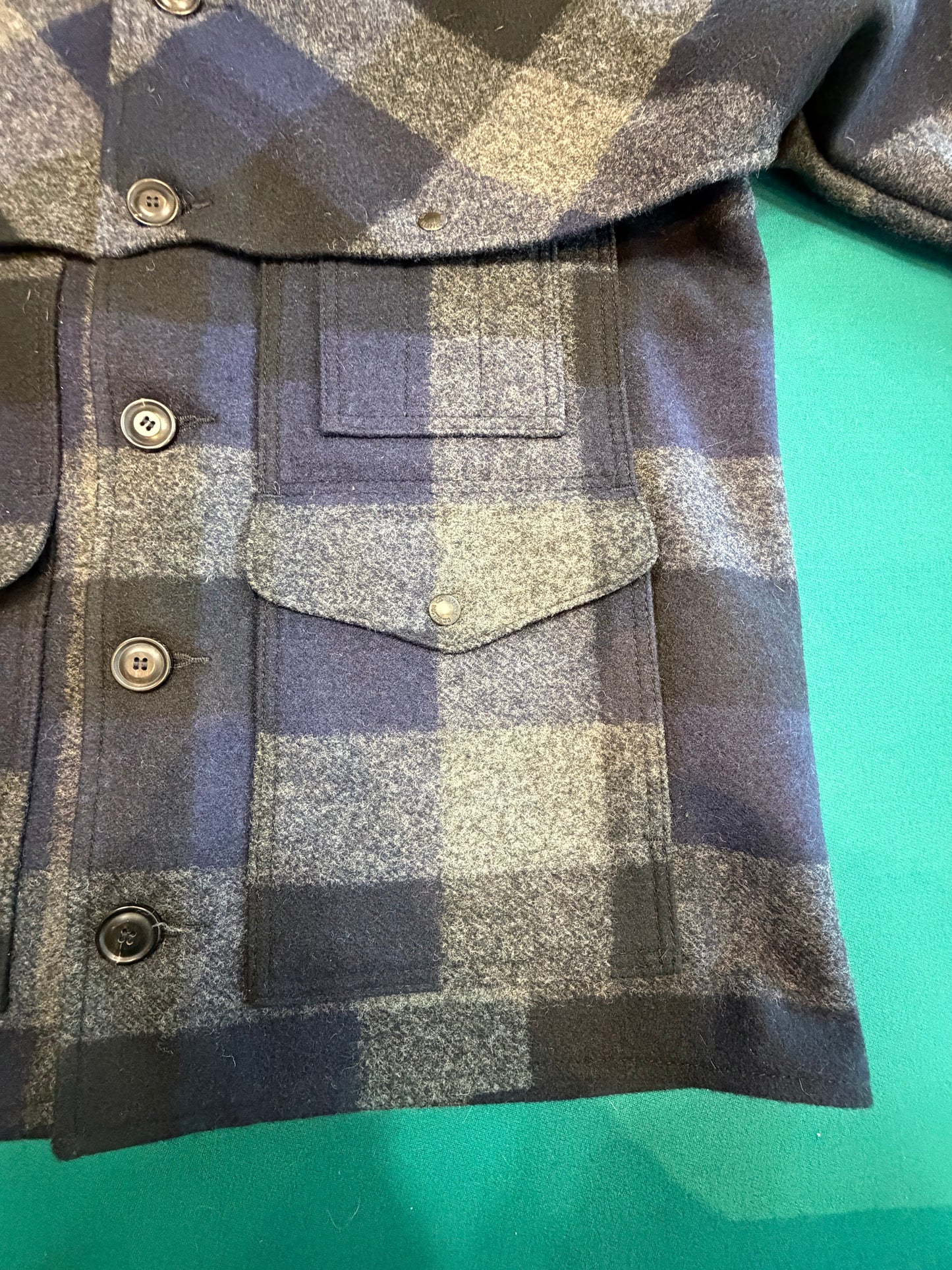 Filson Double Mackinaw Cruiser 2019 NWT Size Large Limited Edition Buffalo Plaid, Navy USA Made “Rare”
