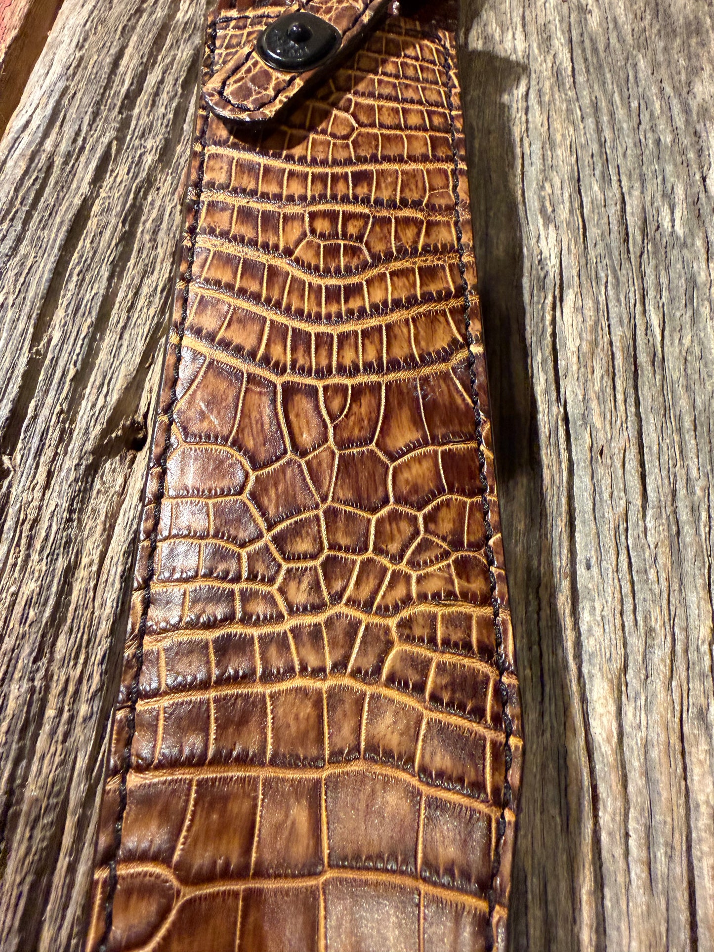 New Randall Model Confederate Sheath in Exotic Tan Crocodile from Treeman. Black canteen Snap, Beautiful sheath.