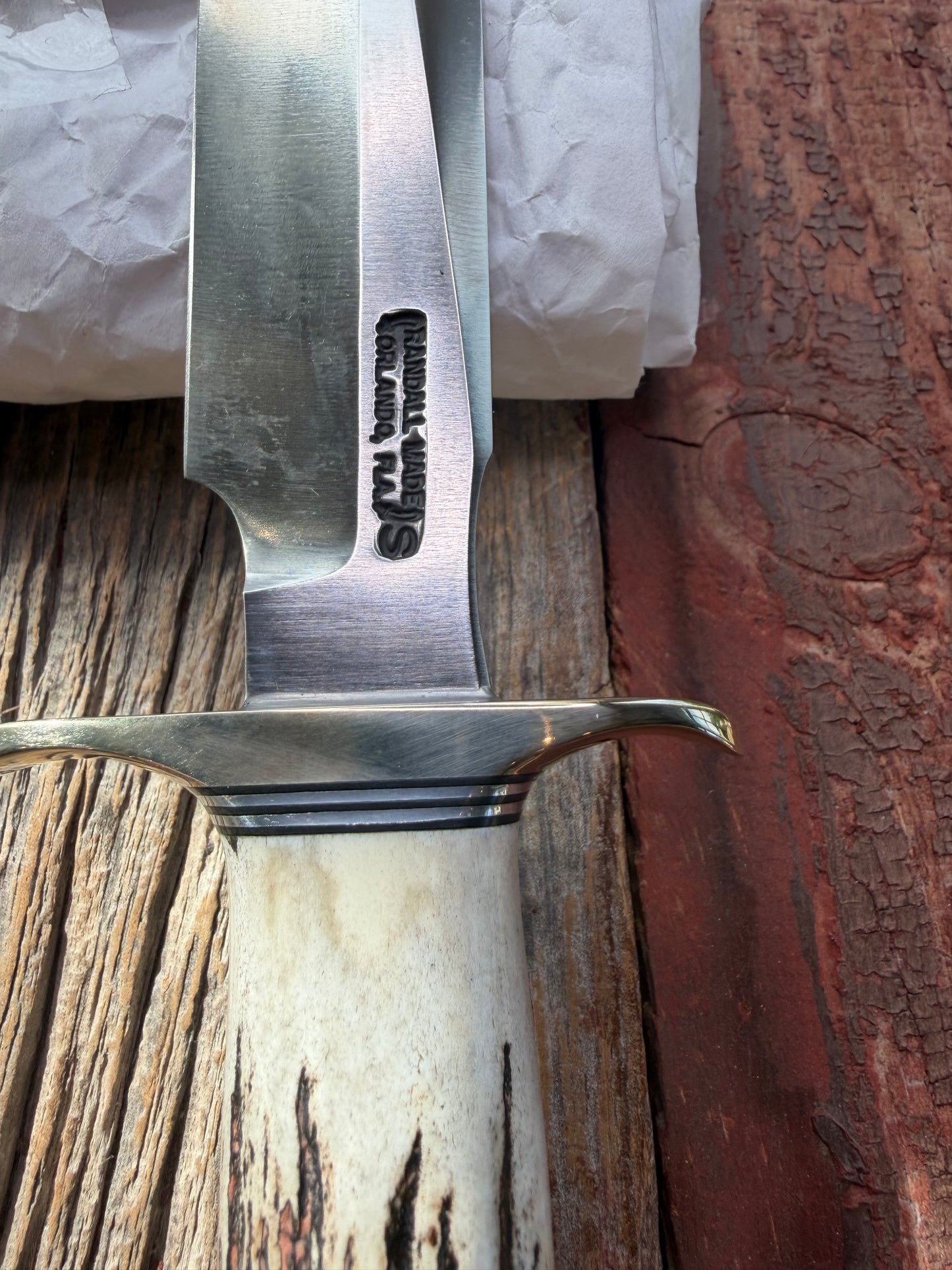New in paper Randall Model 1-6 with a Stag handle. Stainless steel blade, Nickel silver hilt and Aluminum butt cap. Black and aluminum spacers.